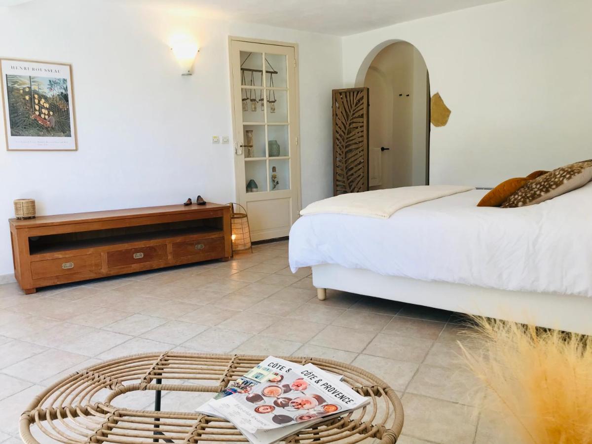 Double Room with Pool View photo 2