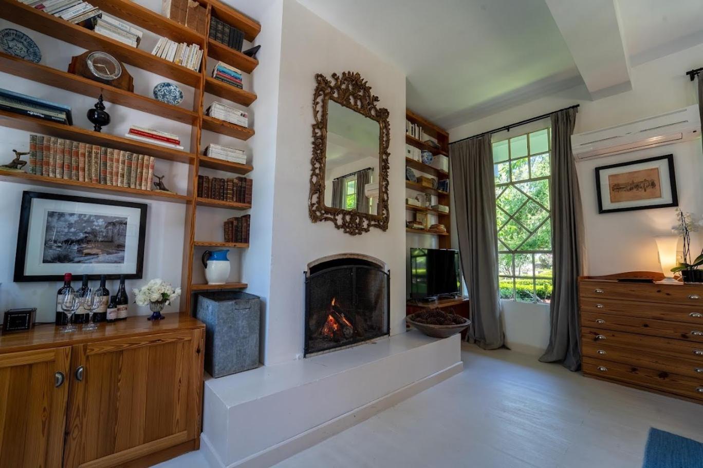 Suite with Wine Cellar View photo 3