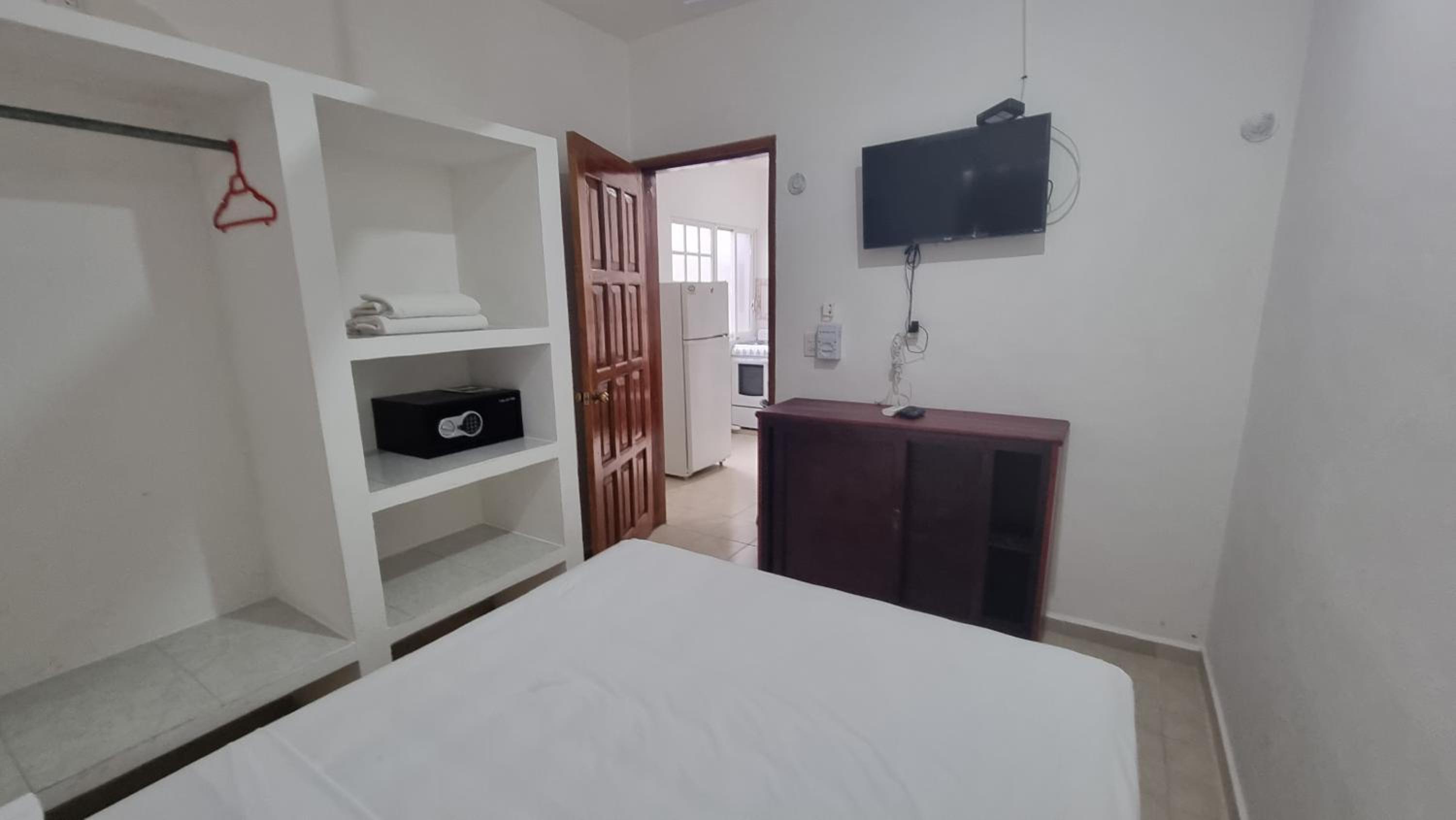 Double Room - Photo 9
