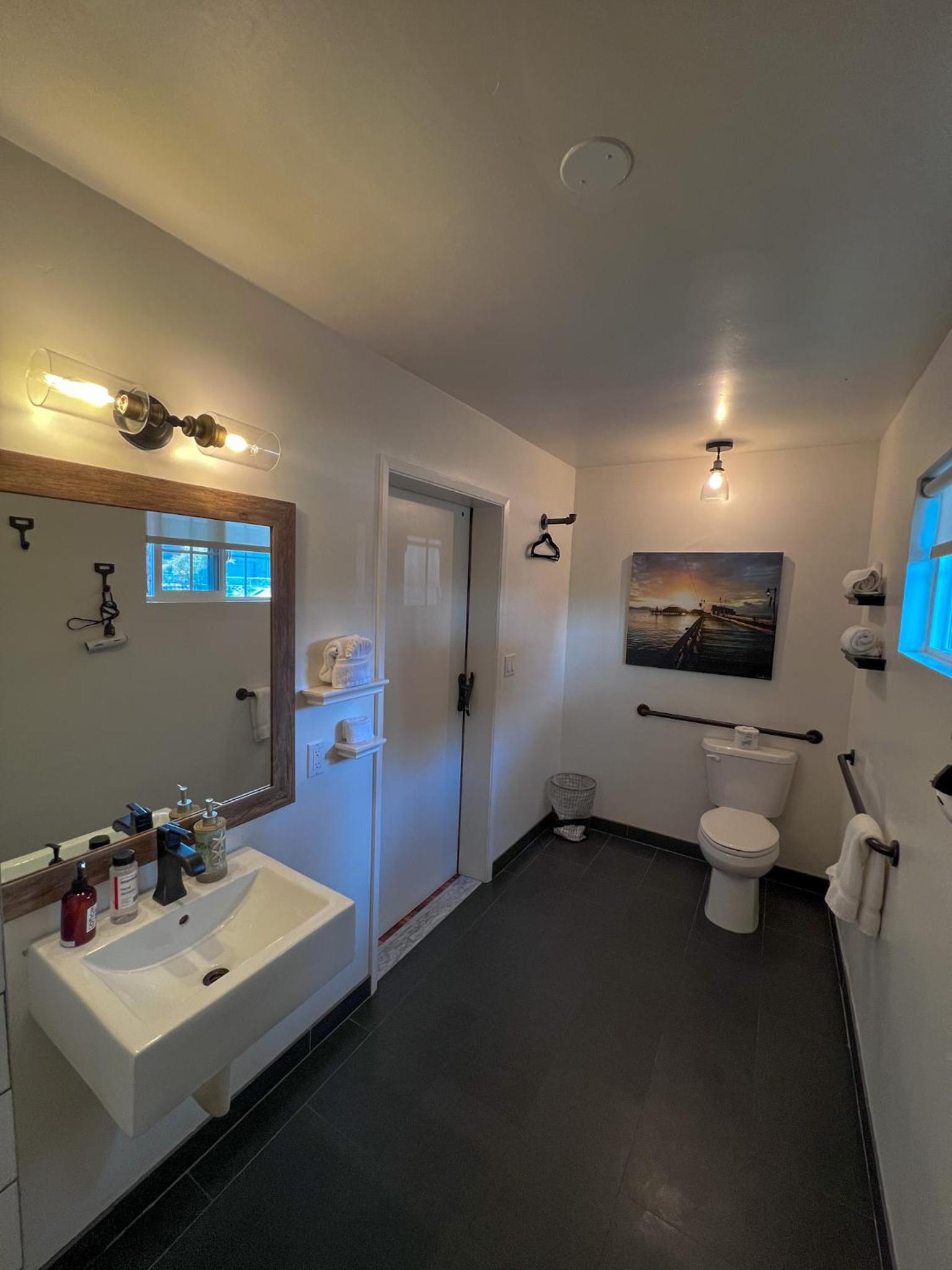 Double Room - Disability Access photo 3