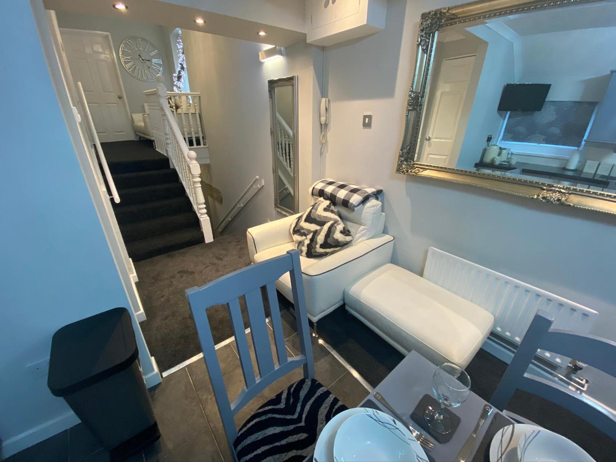 Three-Bedroom Apartment photo 1