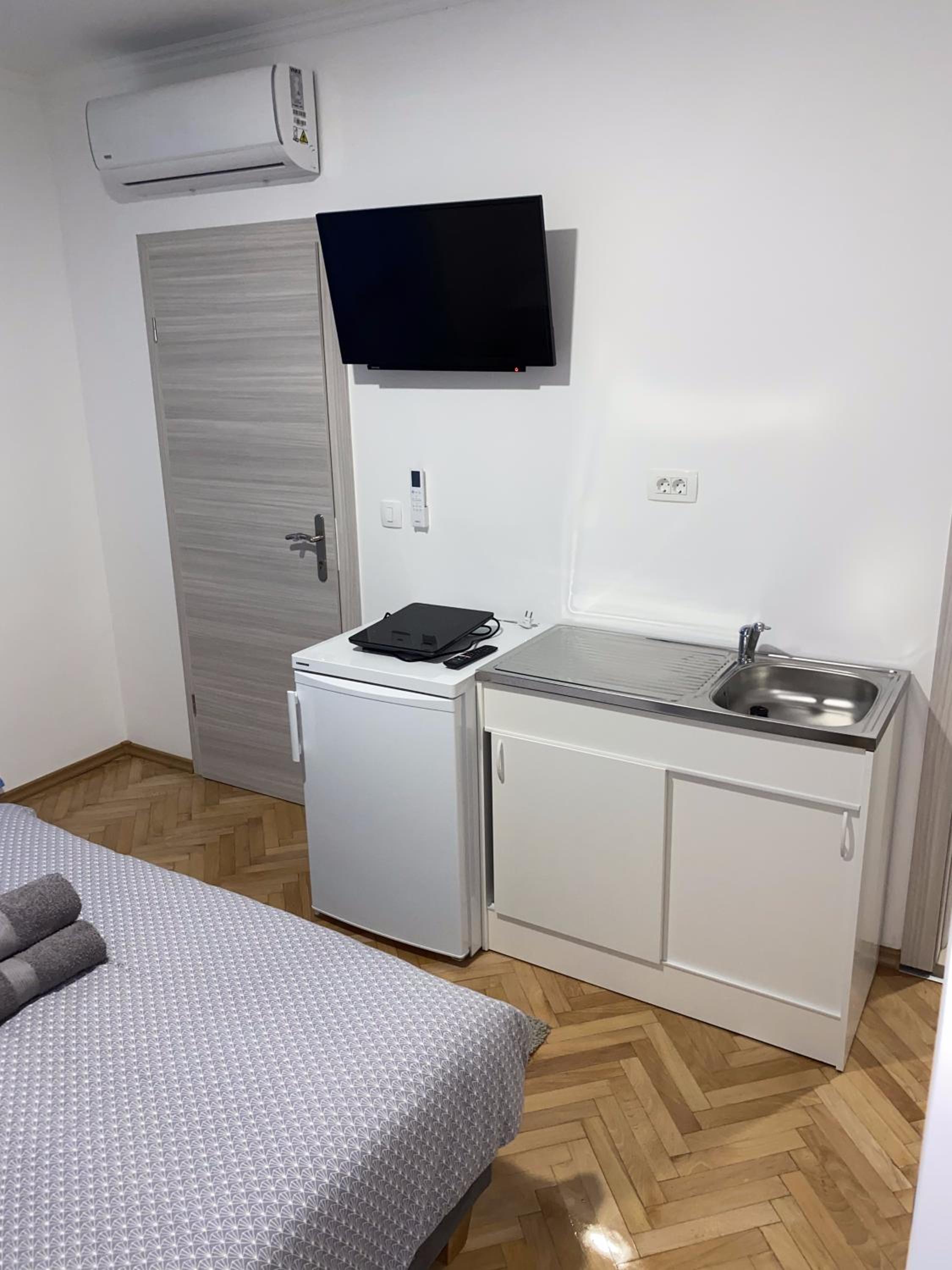 Standard Double Room - Photo 6