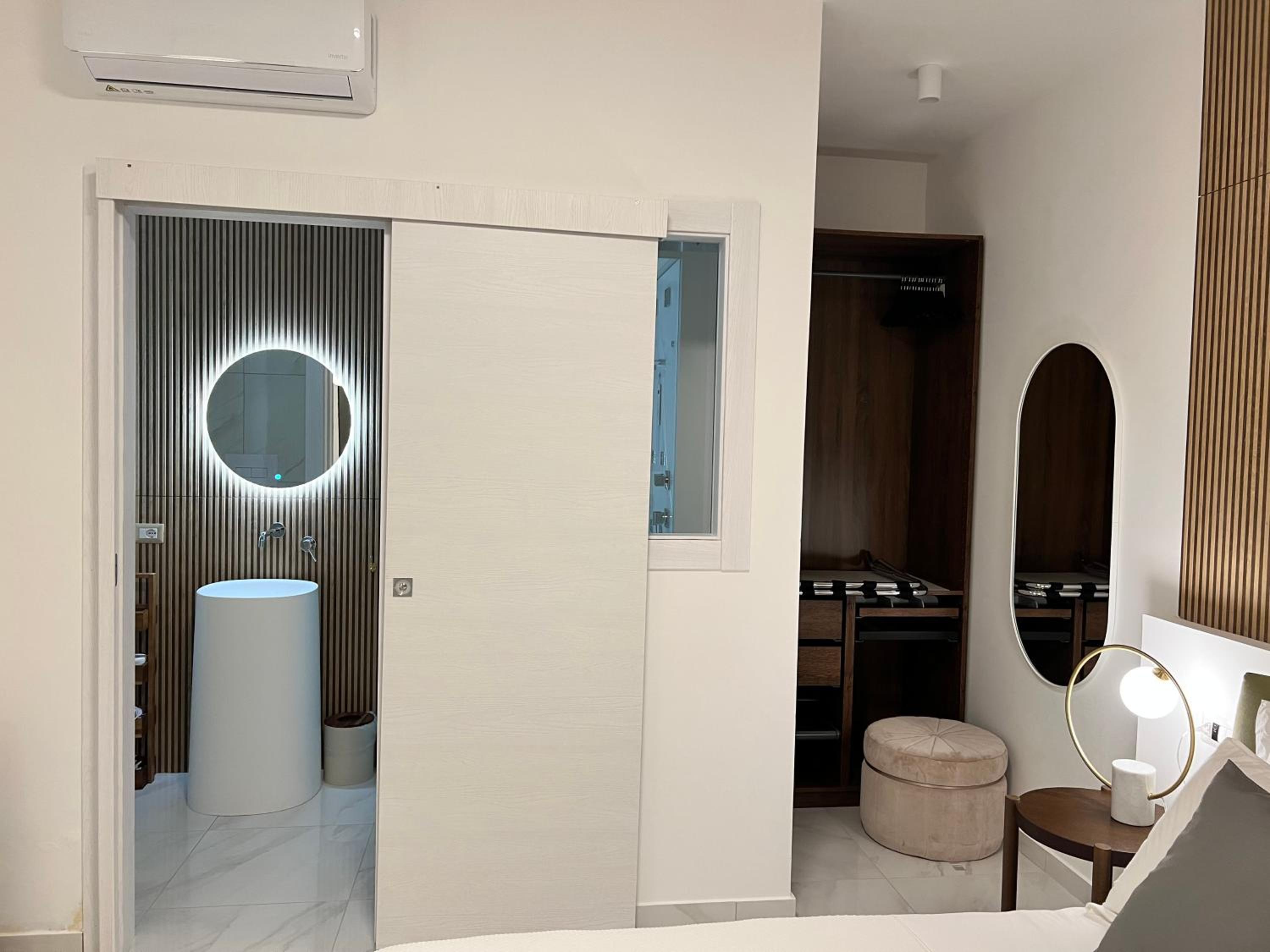 Junior Suite with Sea View - Photo 5