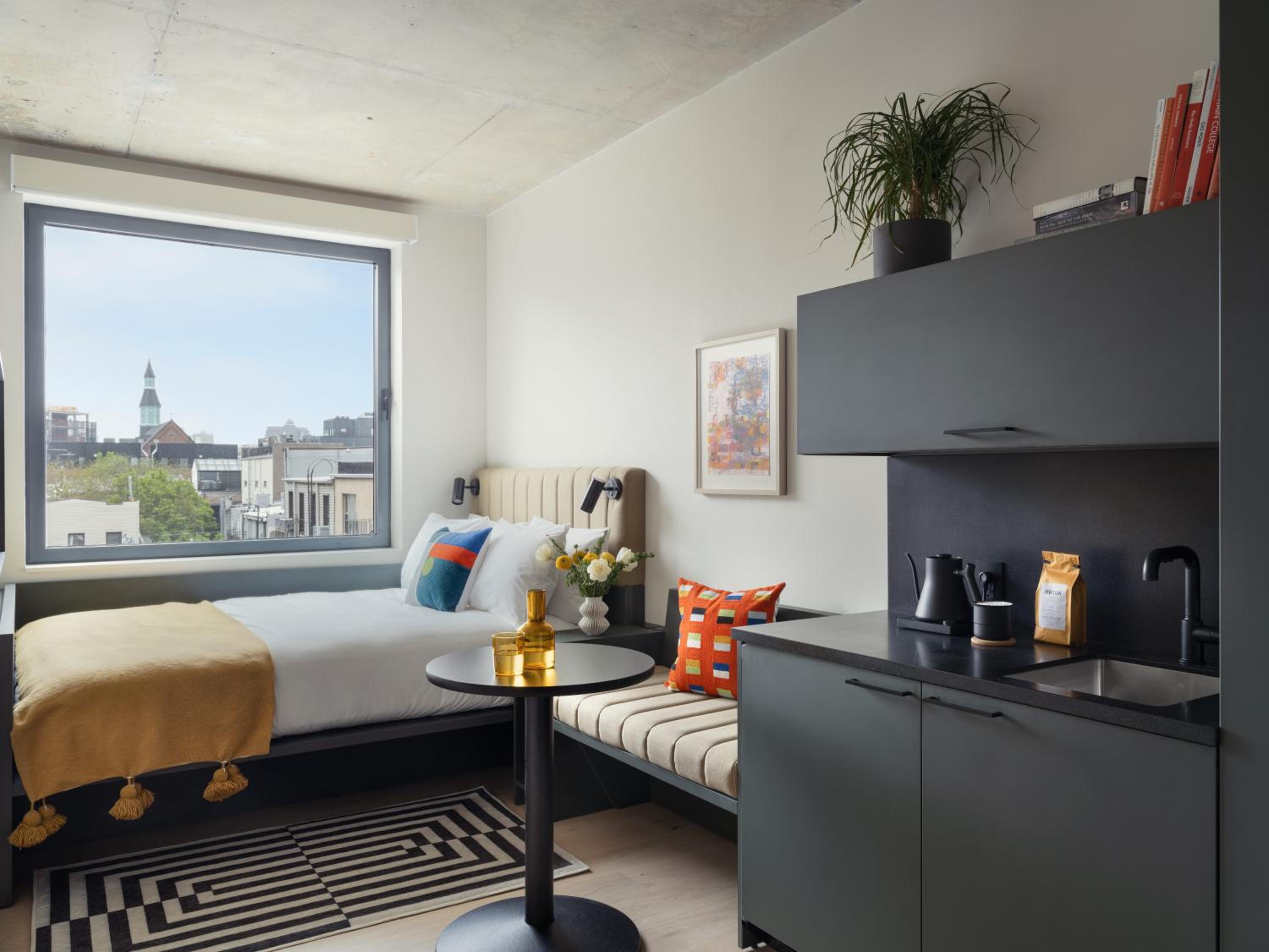 Standard Queen Room - Photo 10