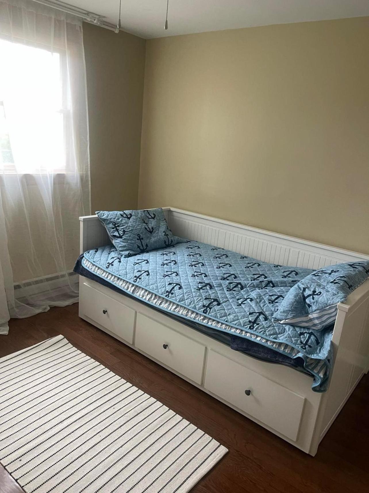 One-Bedroom House - Photo 28