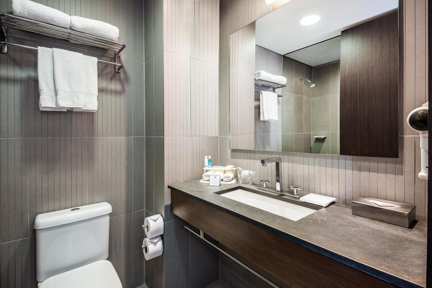 Standard King Room with Extra Floor Space photo 3
