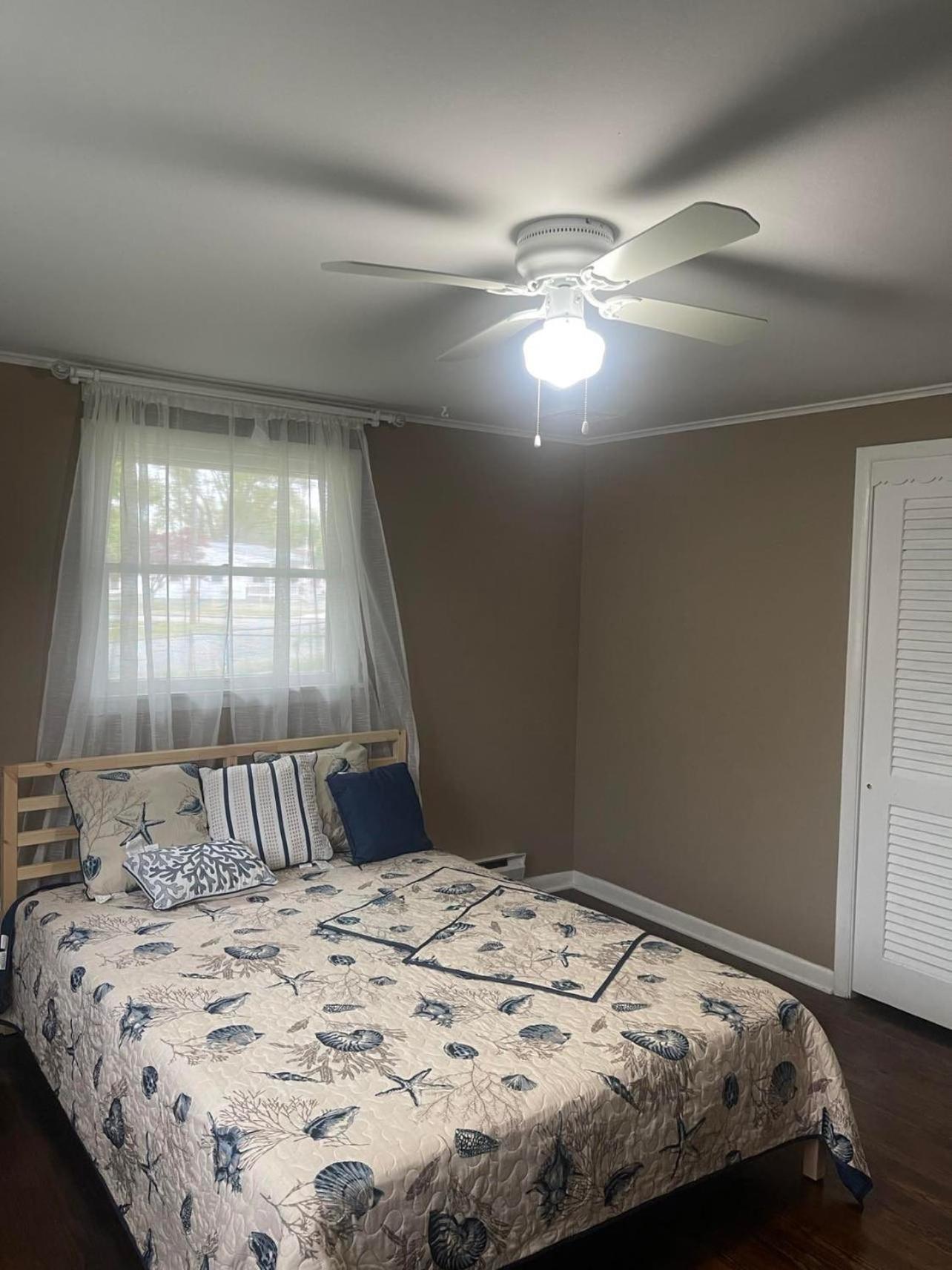 One-Bedroom House - Photo 12