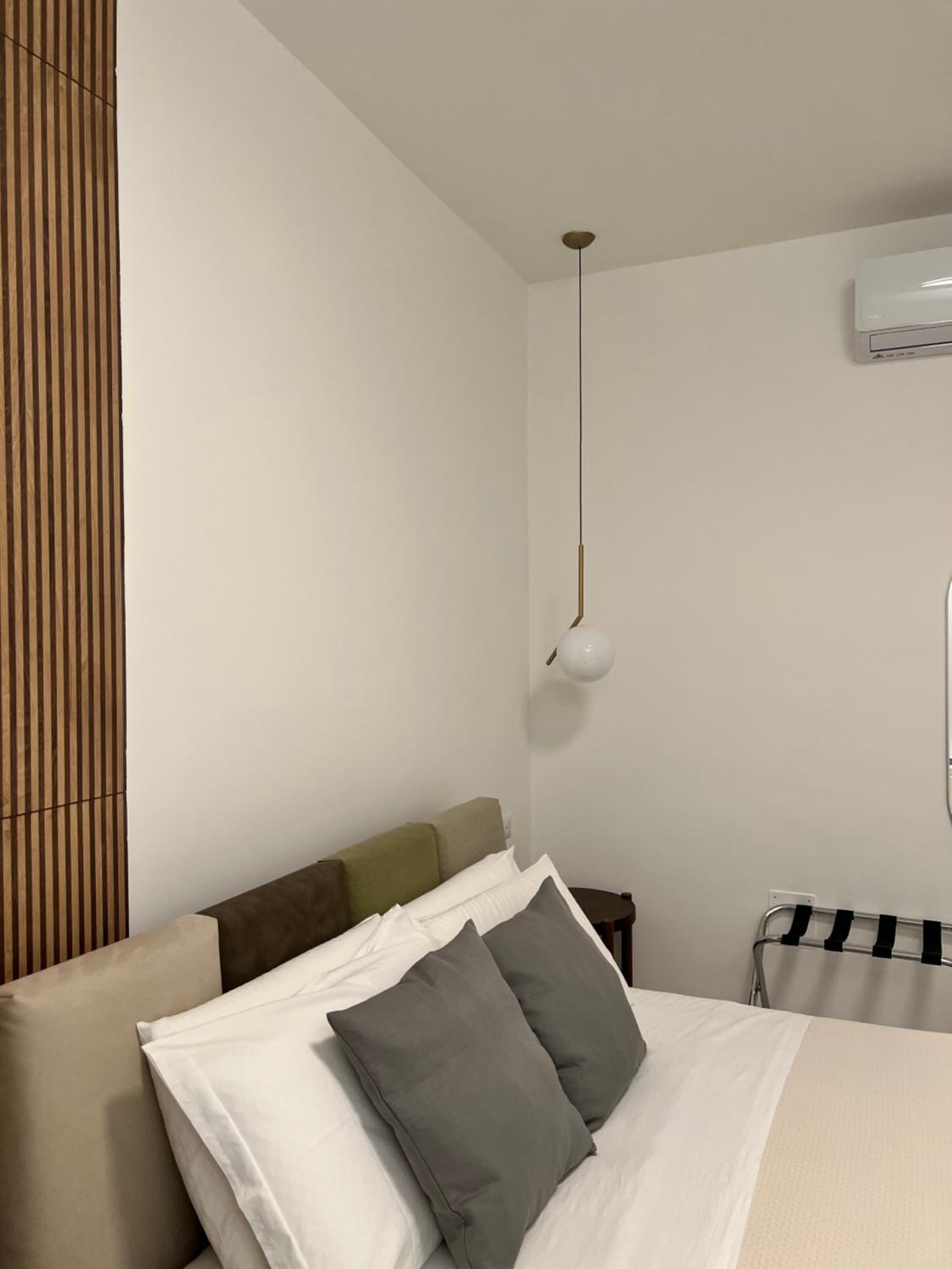Deluxe Suite with Sea View - Photo 29