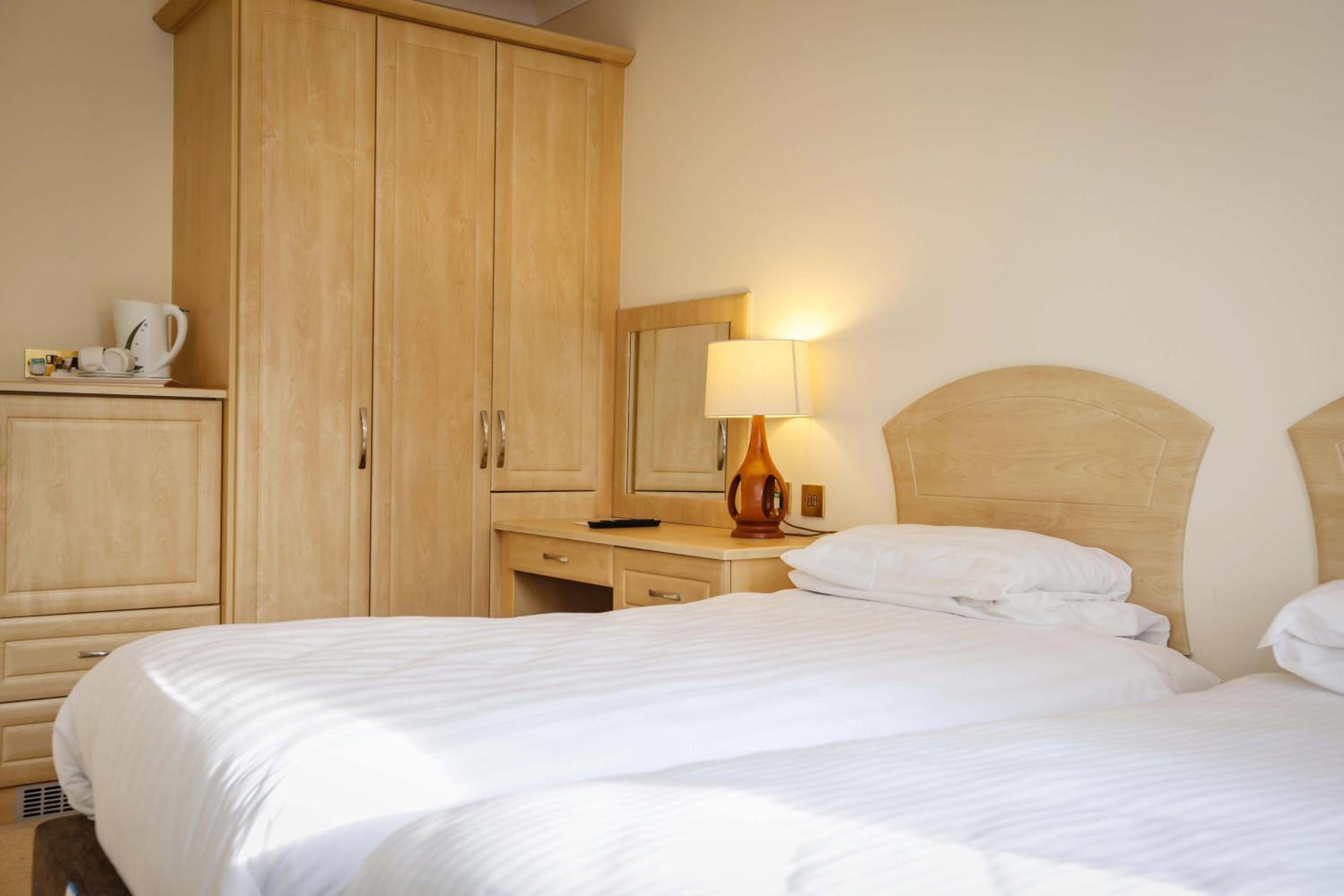Standard Twin Room - Photo 1