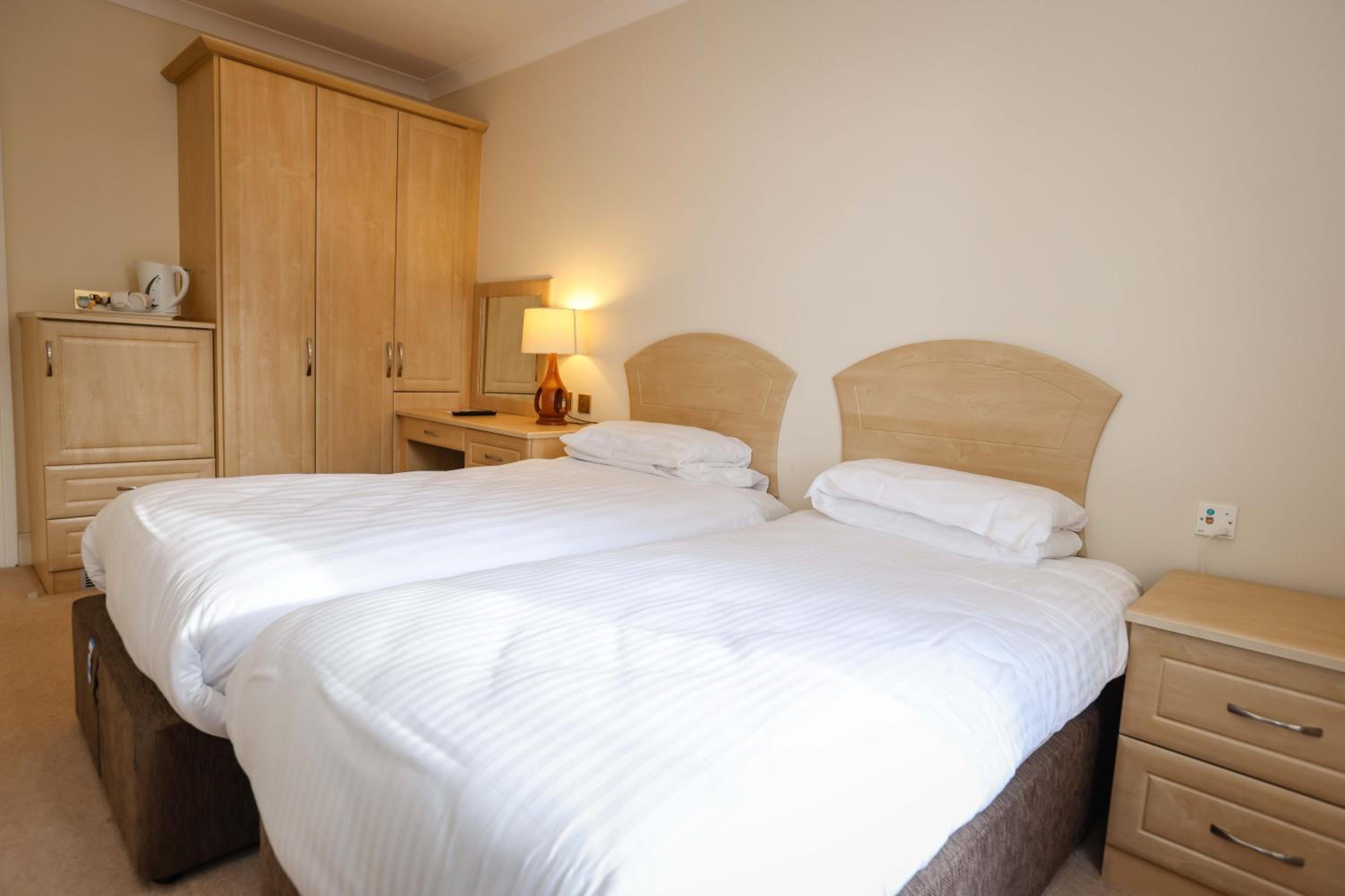 Standard Twin Room - Photo 2