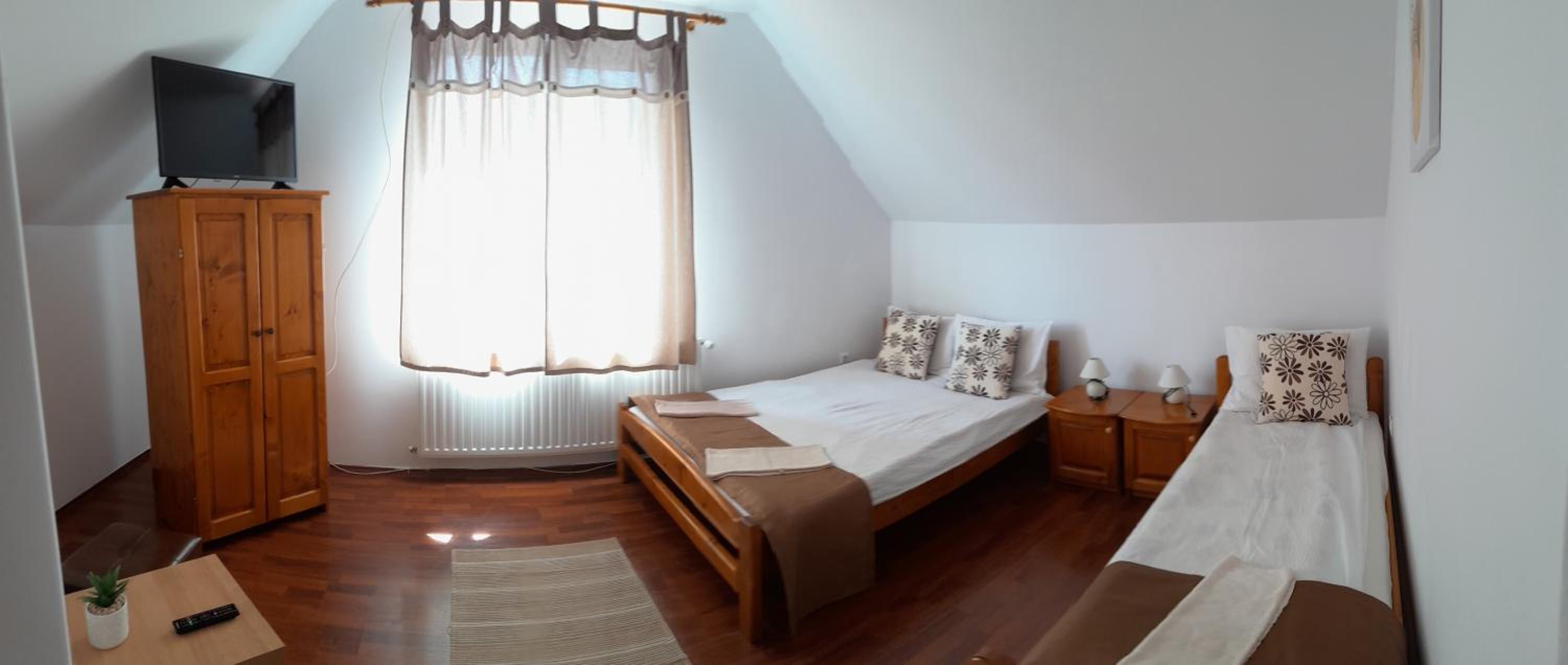 Triple Room with Bathroom - Photo 2