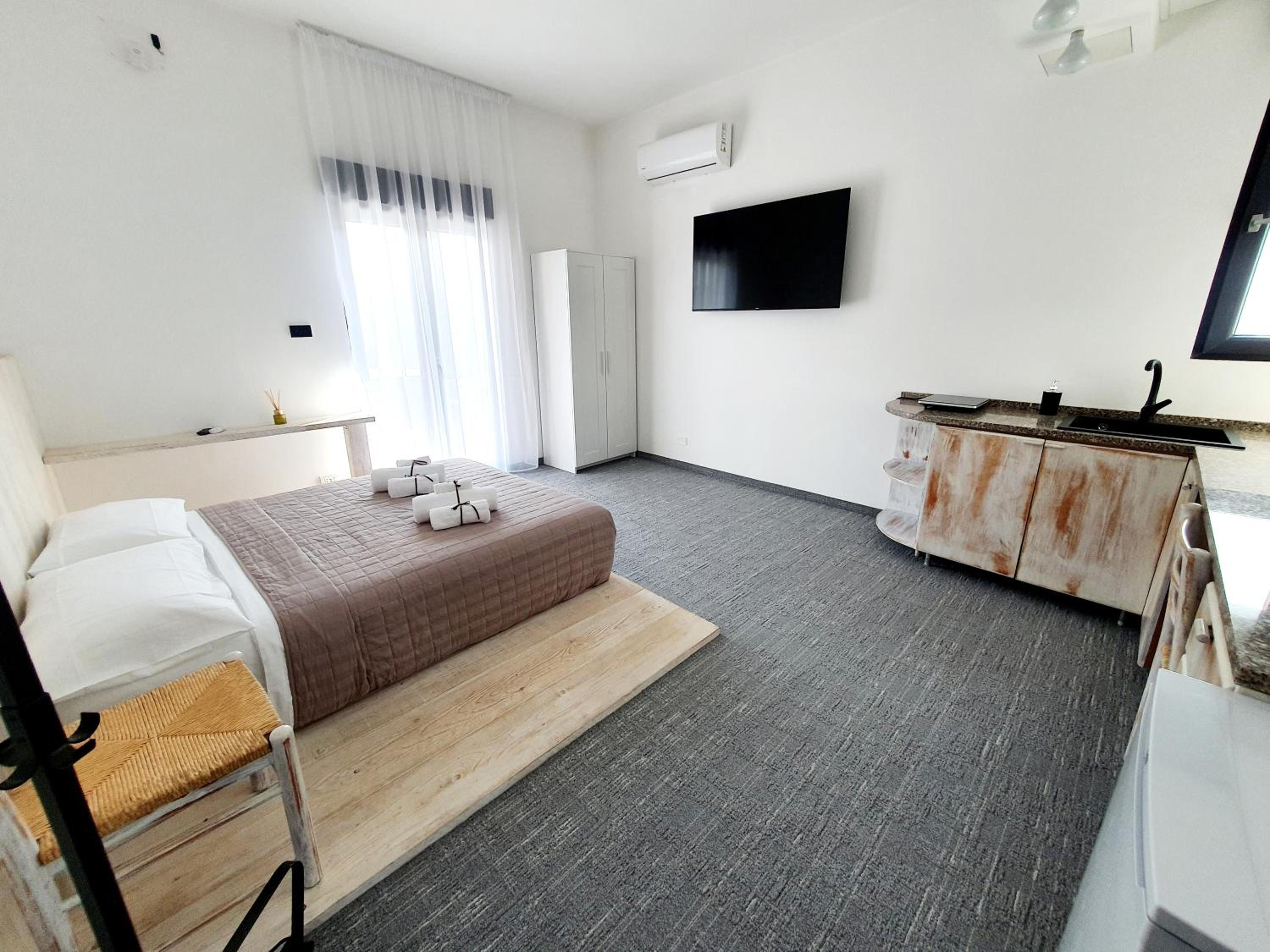 Standard Double Room with Shared Bathroom with Kitchenette