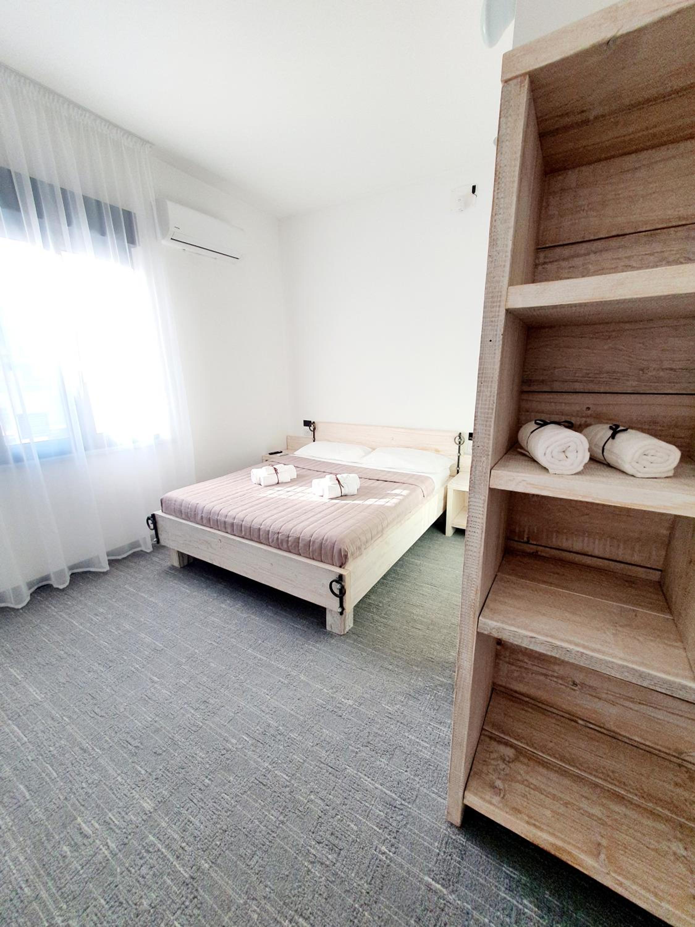 Double Room with Private Bathroom - Photo 17