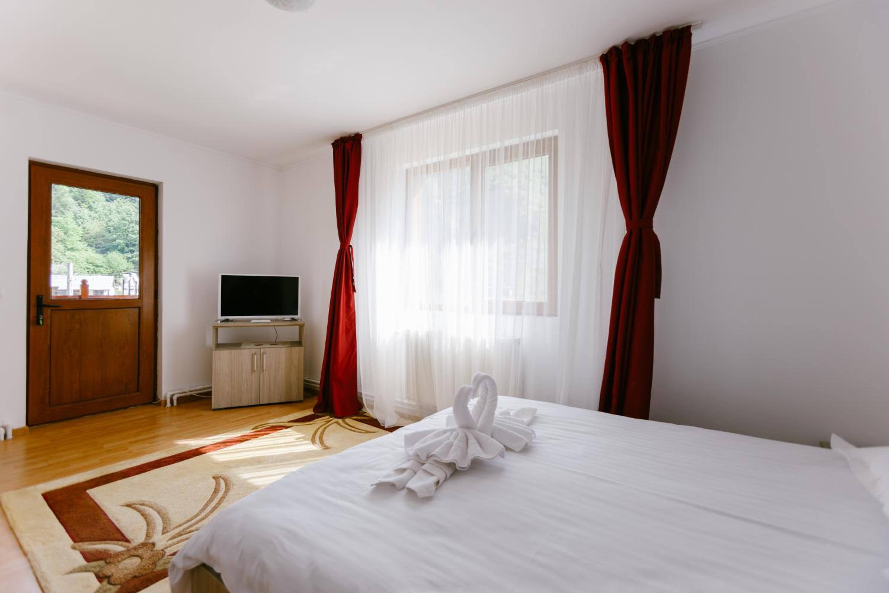 Double Room - Photo 12