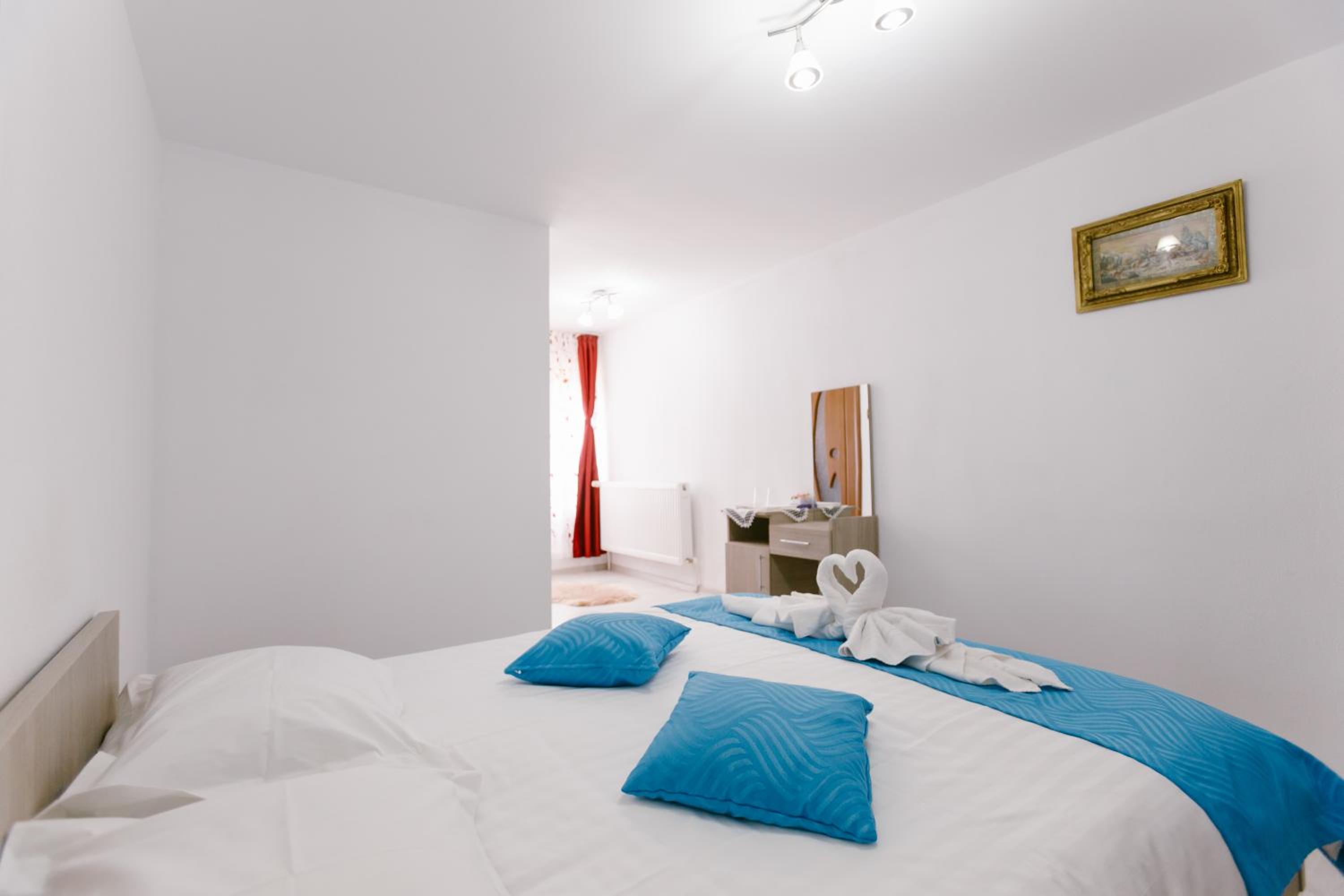 Double Room - Photo 11