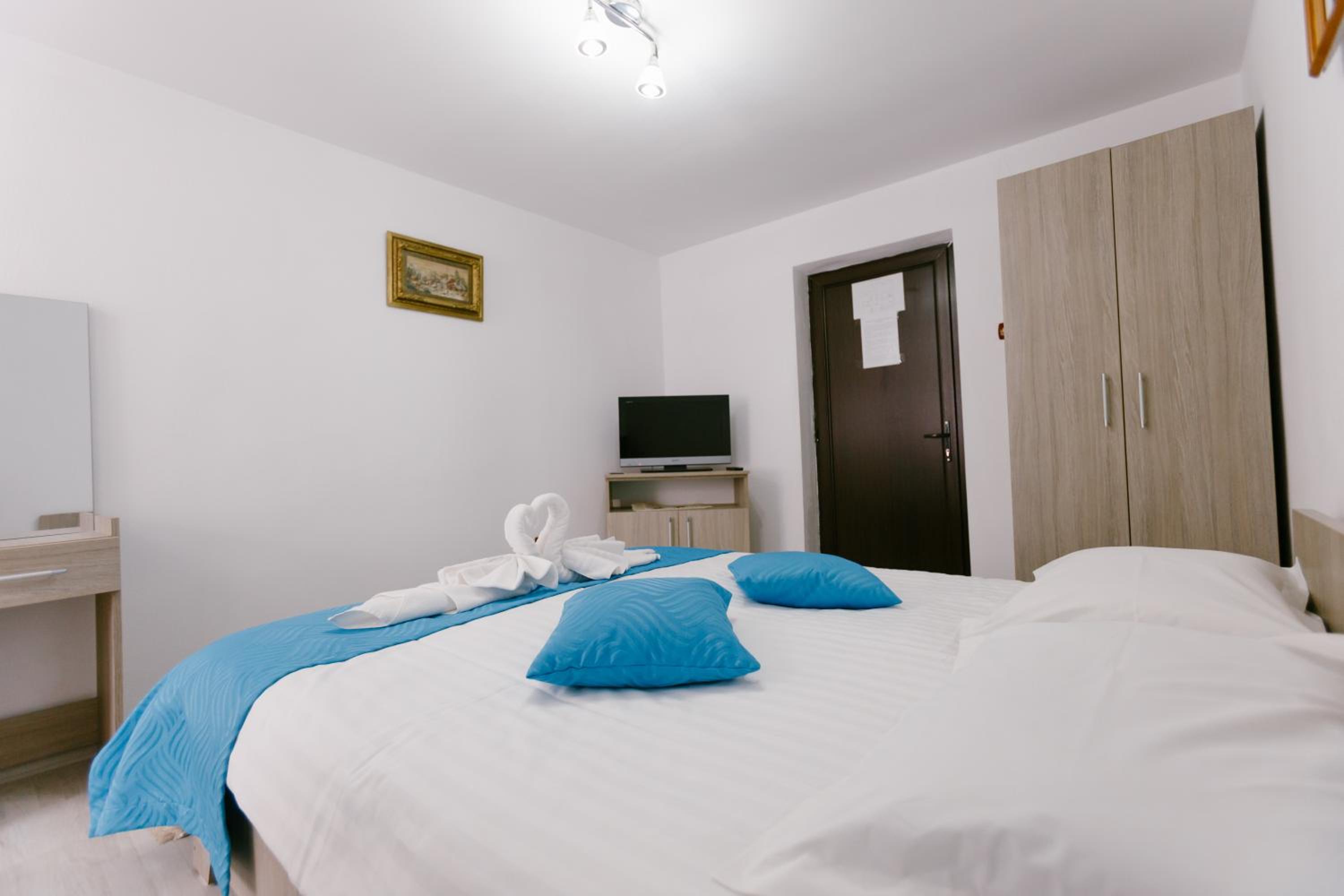 Double Room - Photo 13