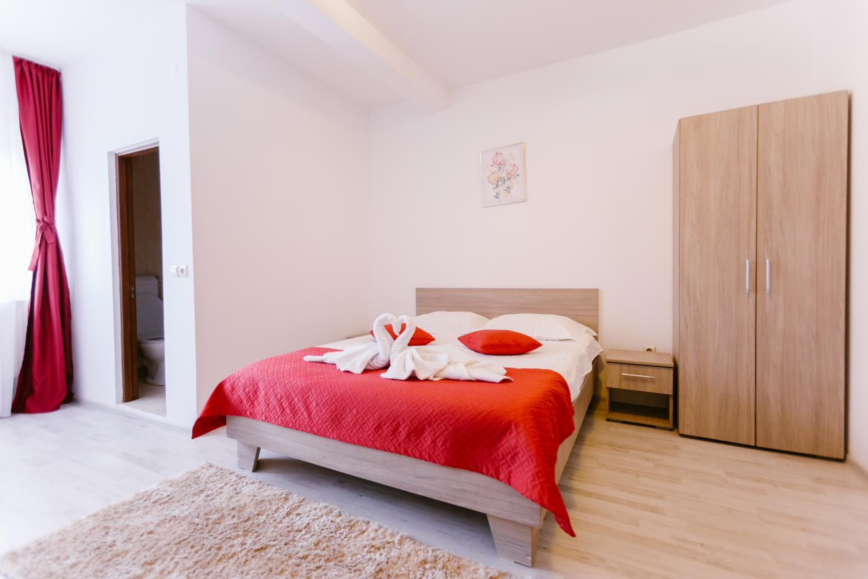 Double Room - Photo 9