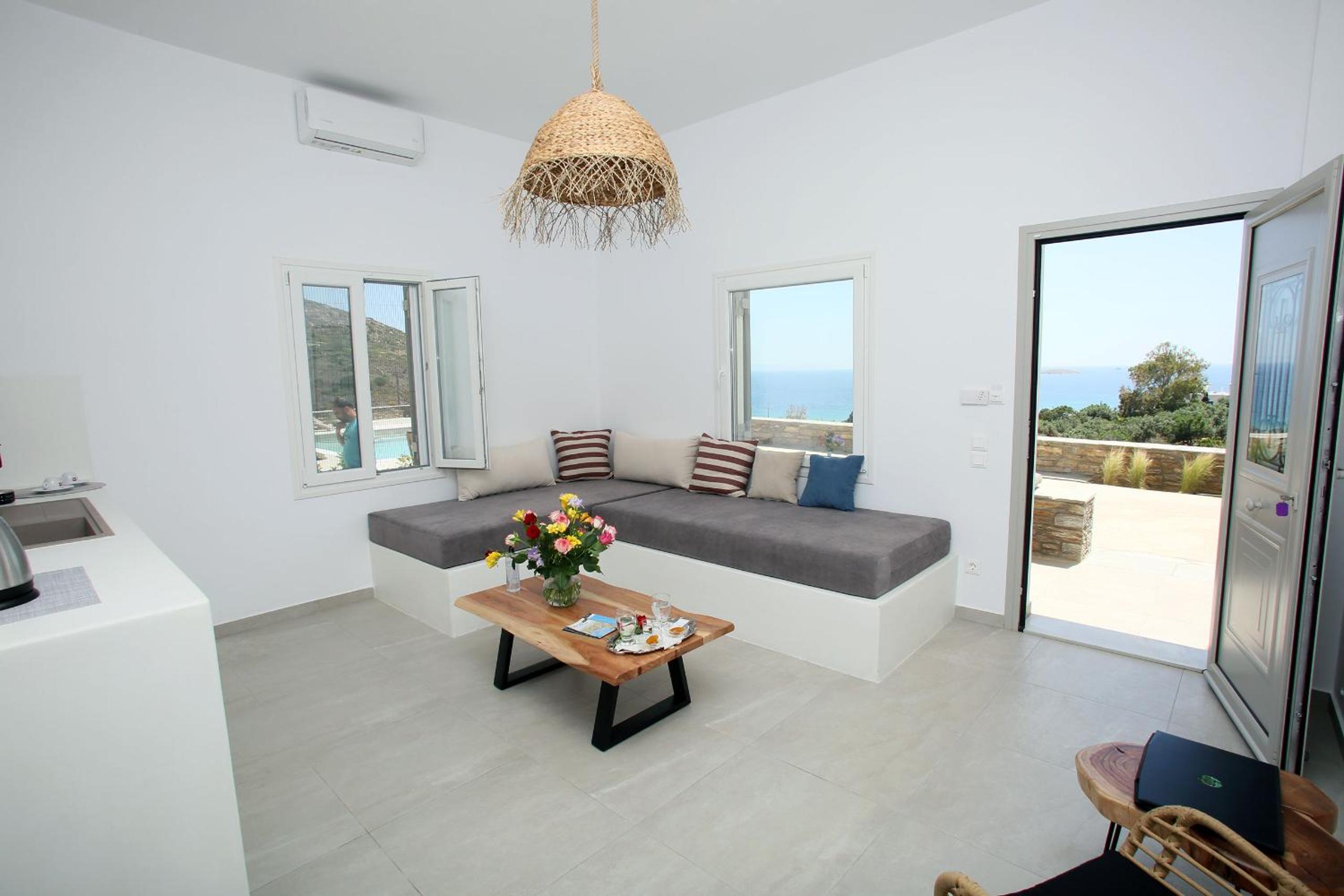 Deluxe Suite with Sea View photo 3