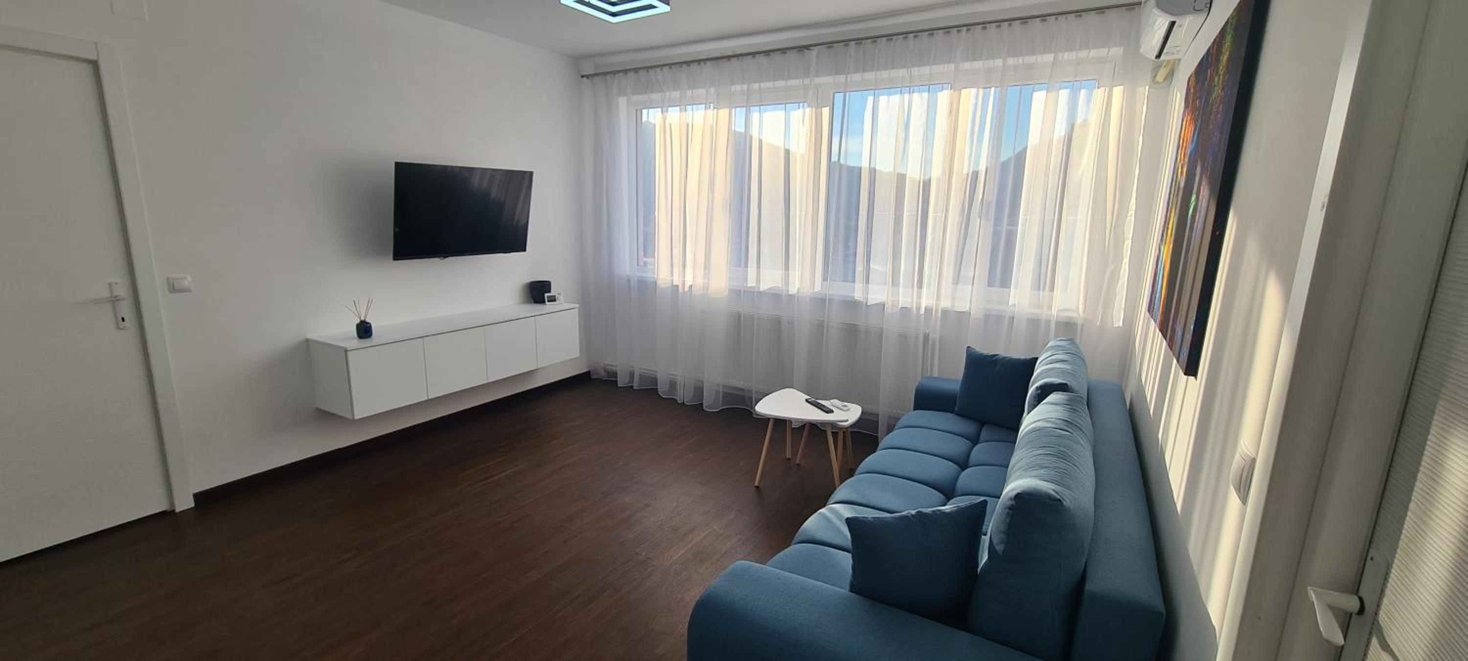 One-Bedroom Apartment - Photo 2