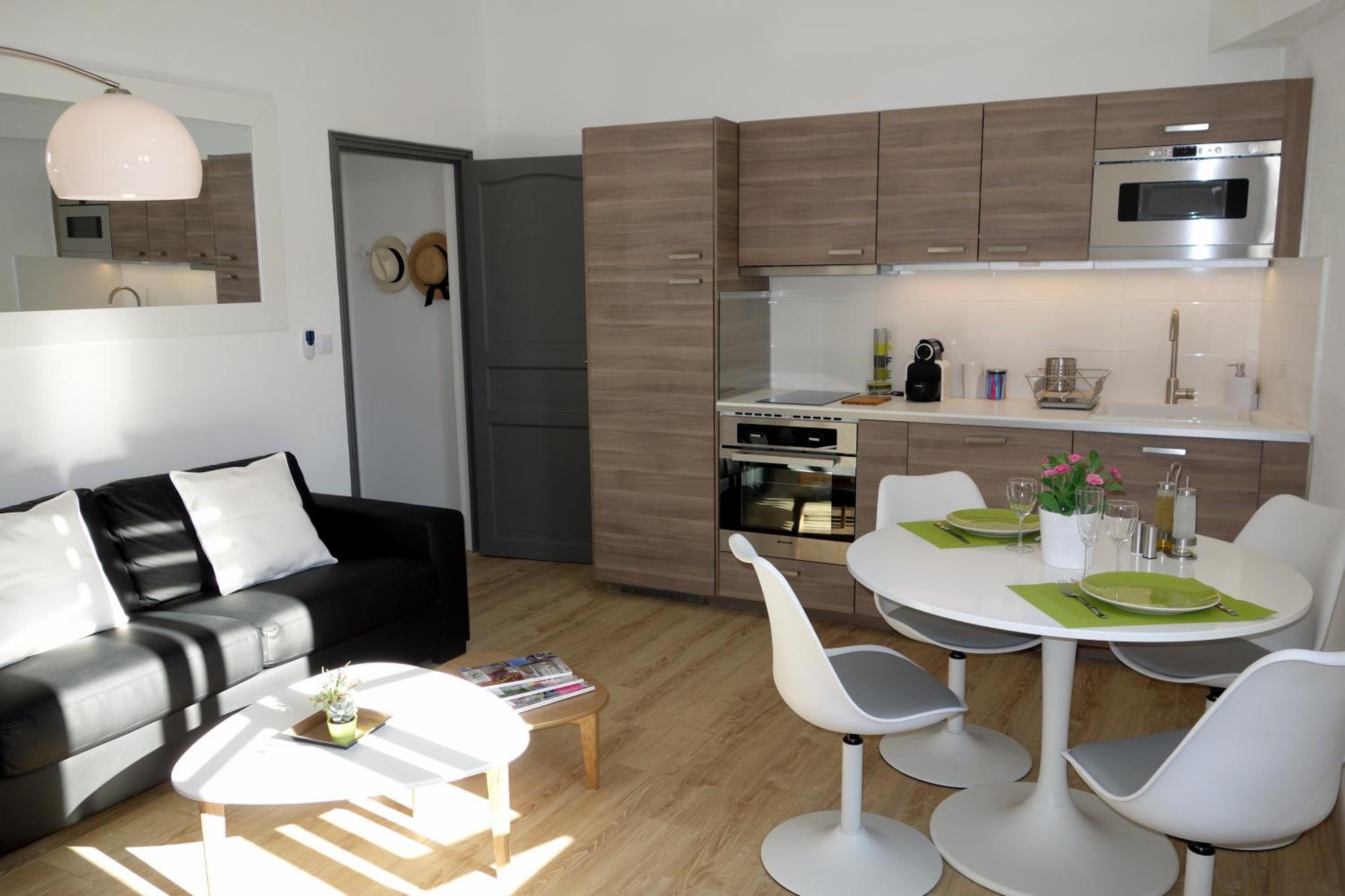 Deluxe Apartment photo 2