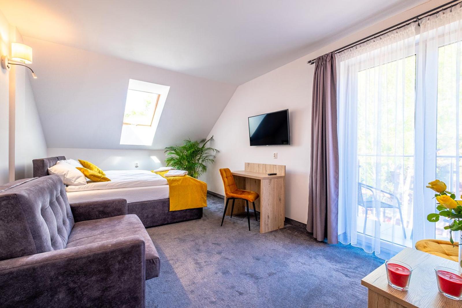 Deluxe Double Room (2 Adults + 1 Child) photo 3