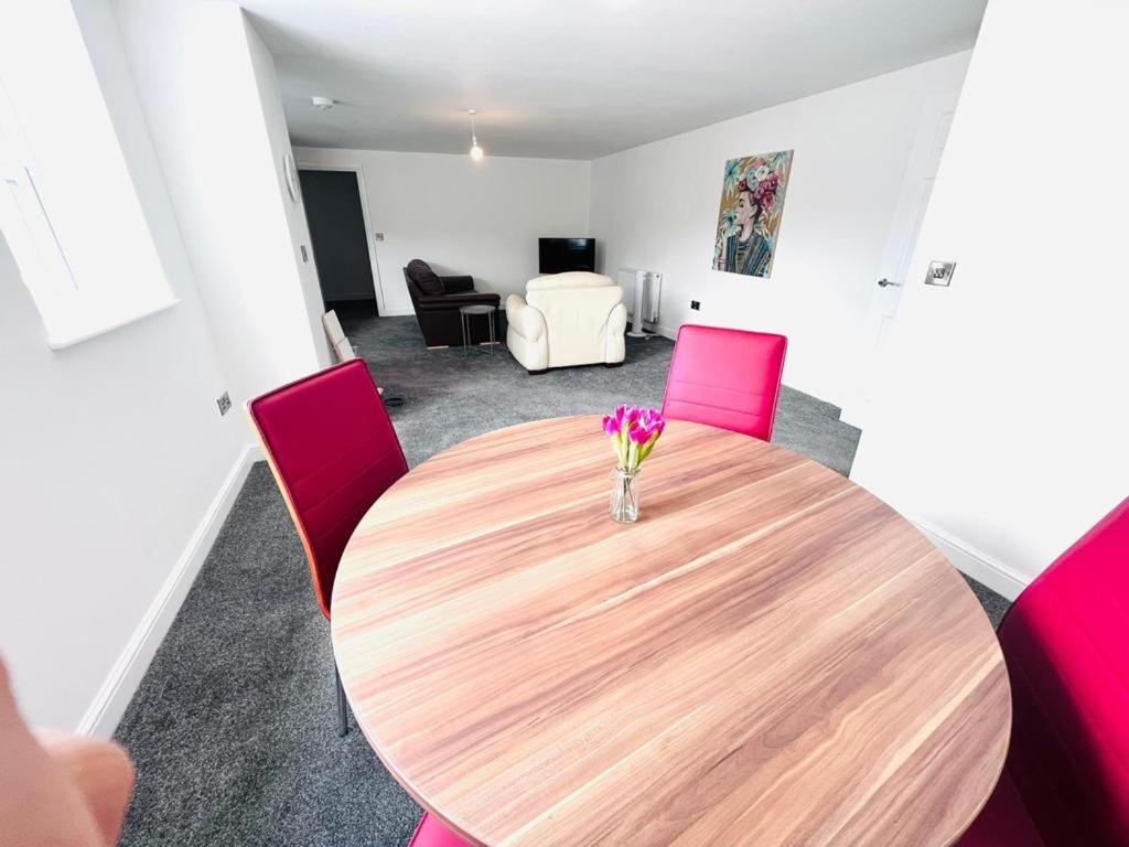 Three-Bedroom Apartment photo 1
