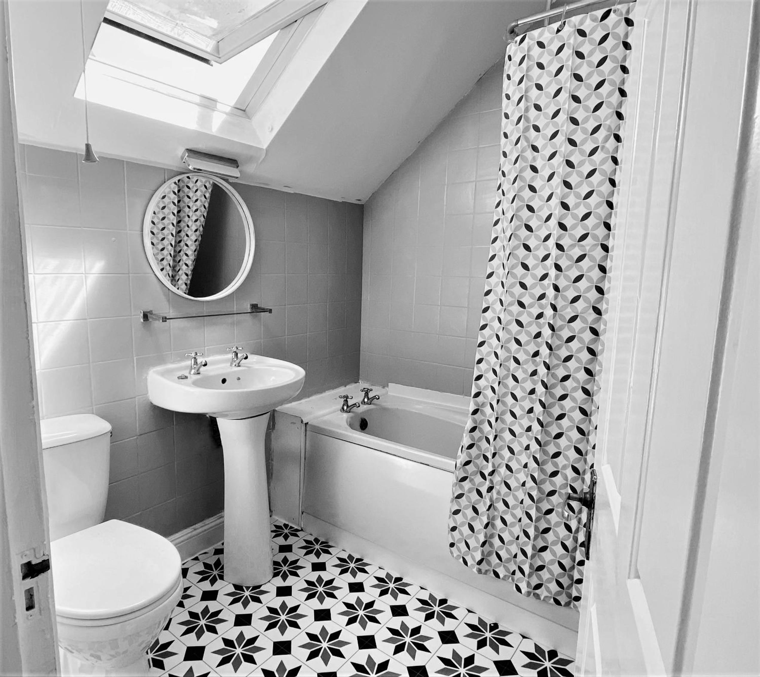 Two-Bedroom Apartment - Photo 23