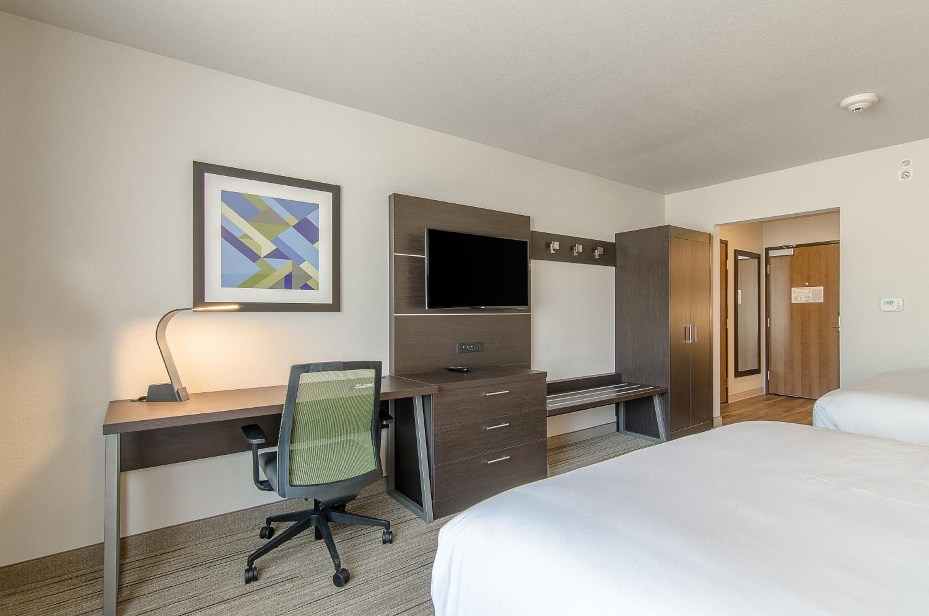 Standard Queen Room with Two Queen Beds - Communications Accessible
