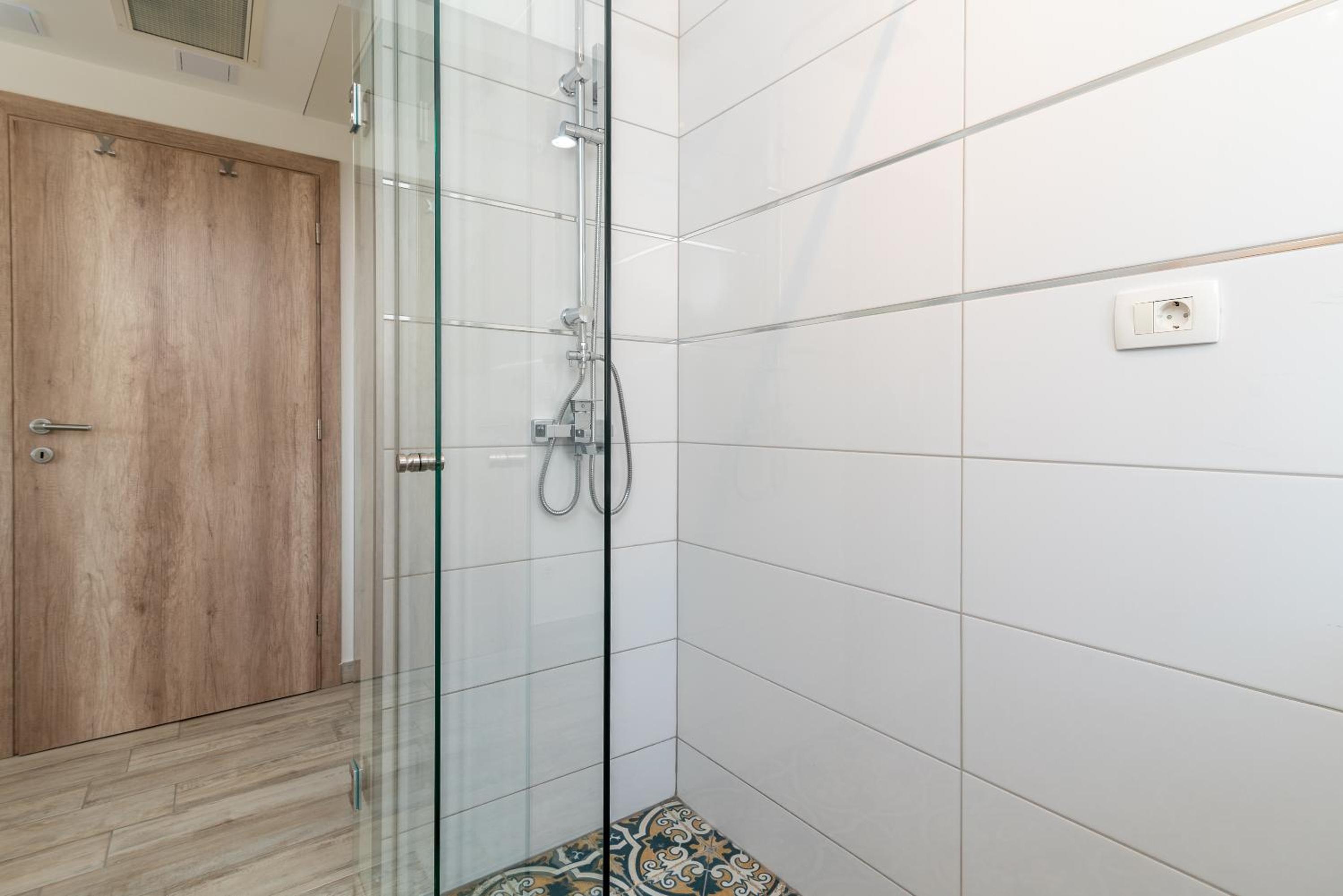 Studio Apartment - Photo 26