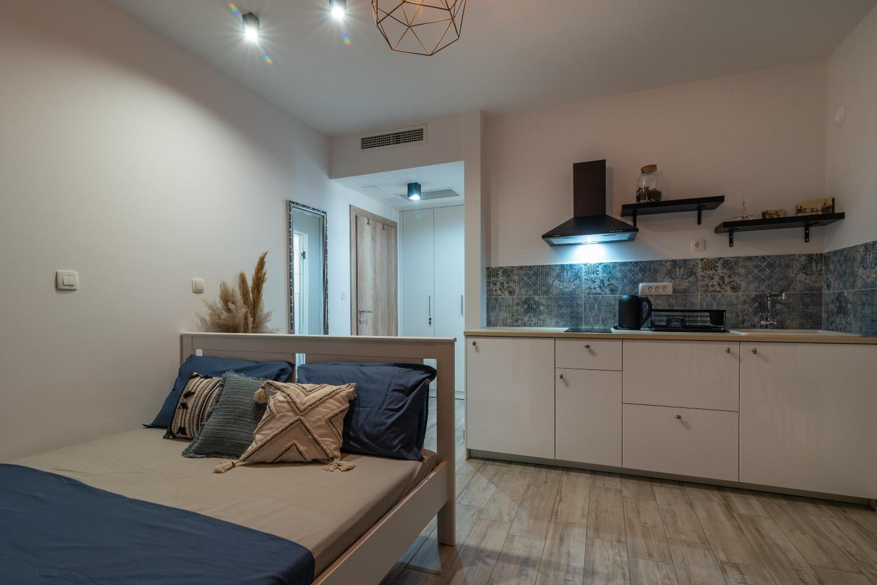Studio Apartment - Photo 31