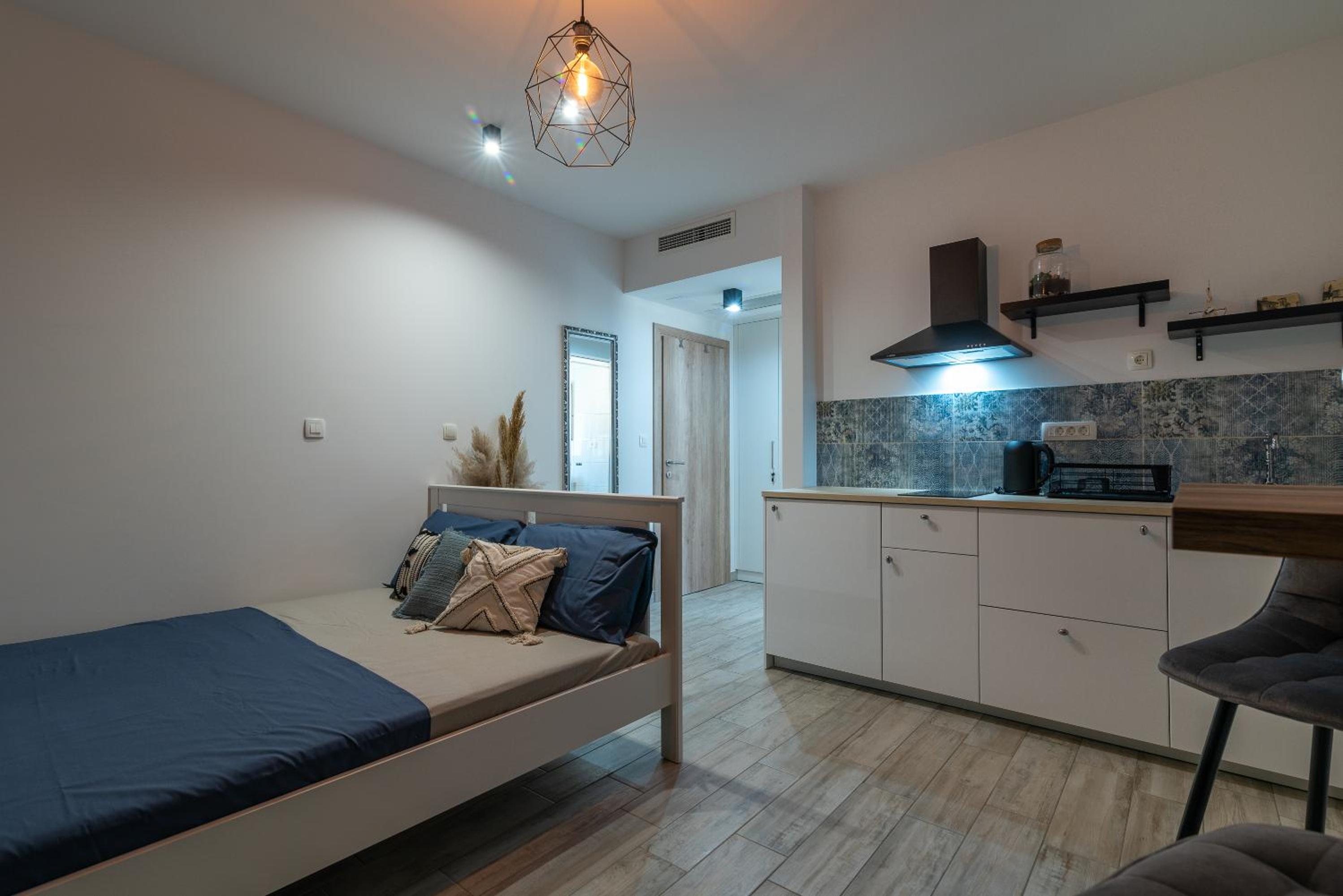 Studio Apartment - Photo 32