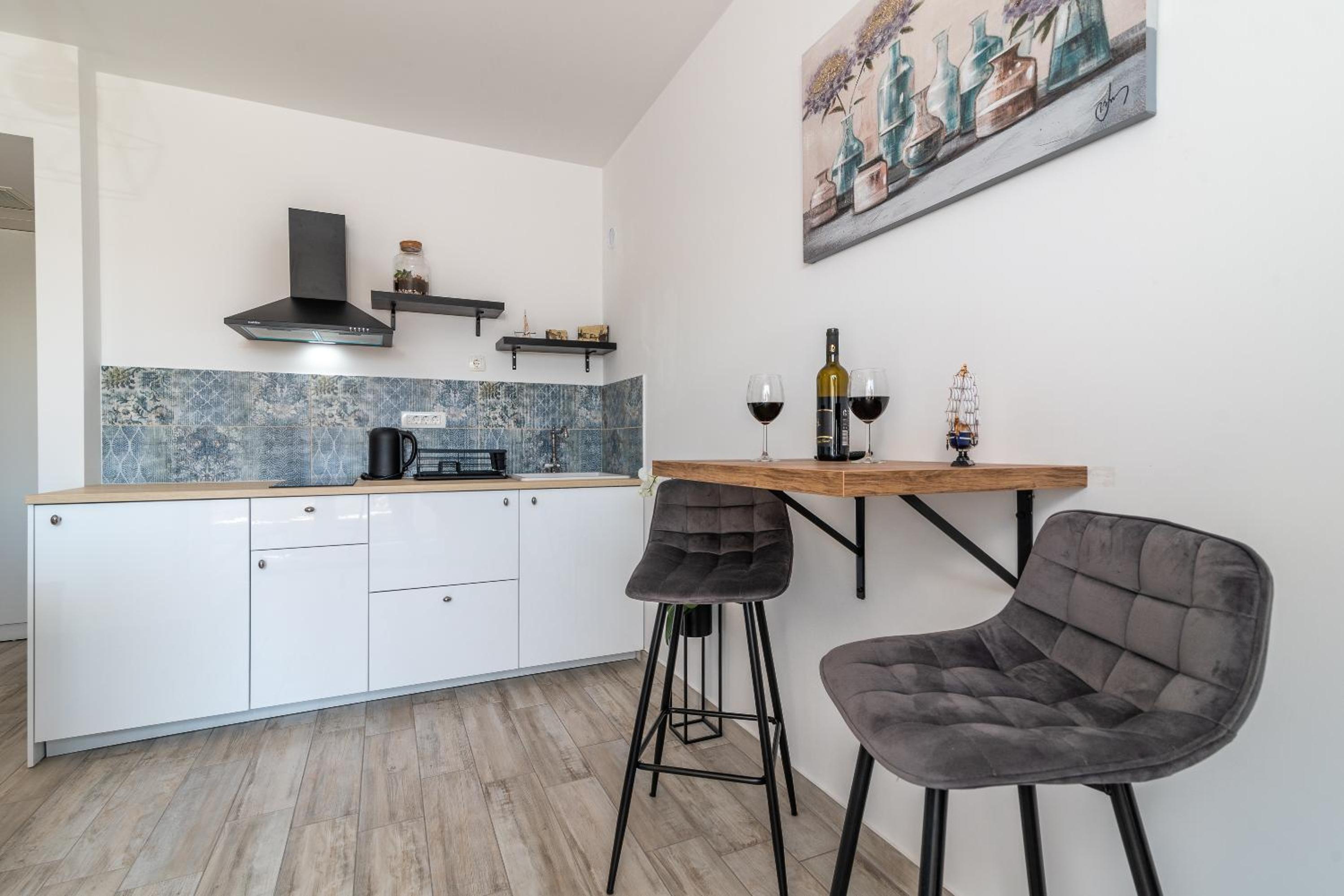 Studio Apartment - Photo 6