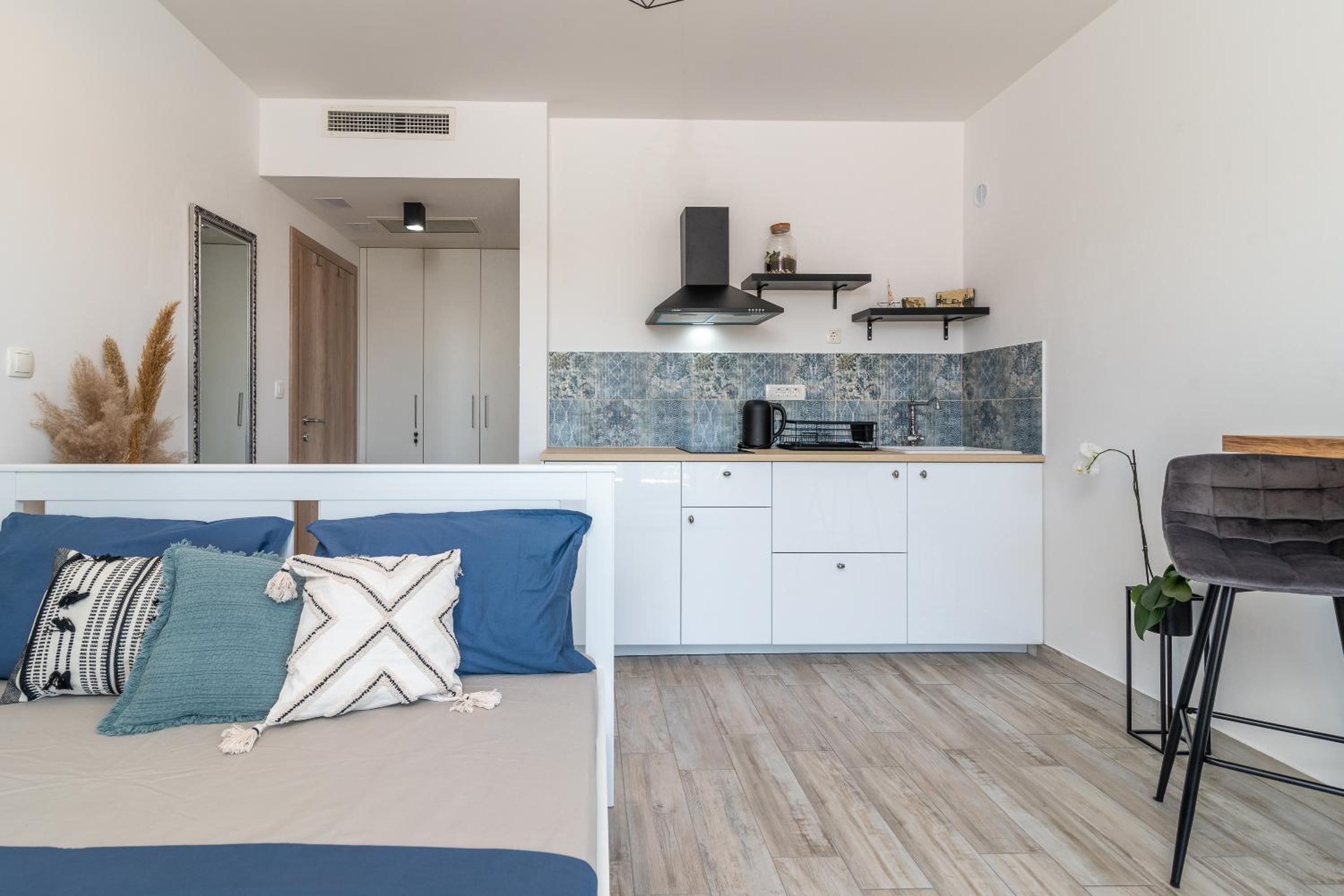 Studio Apartment - Photo 5