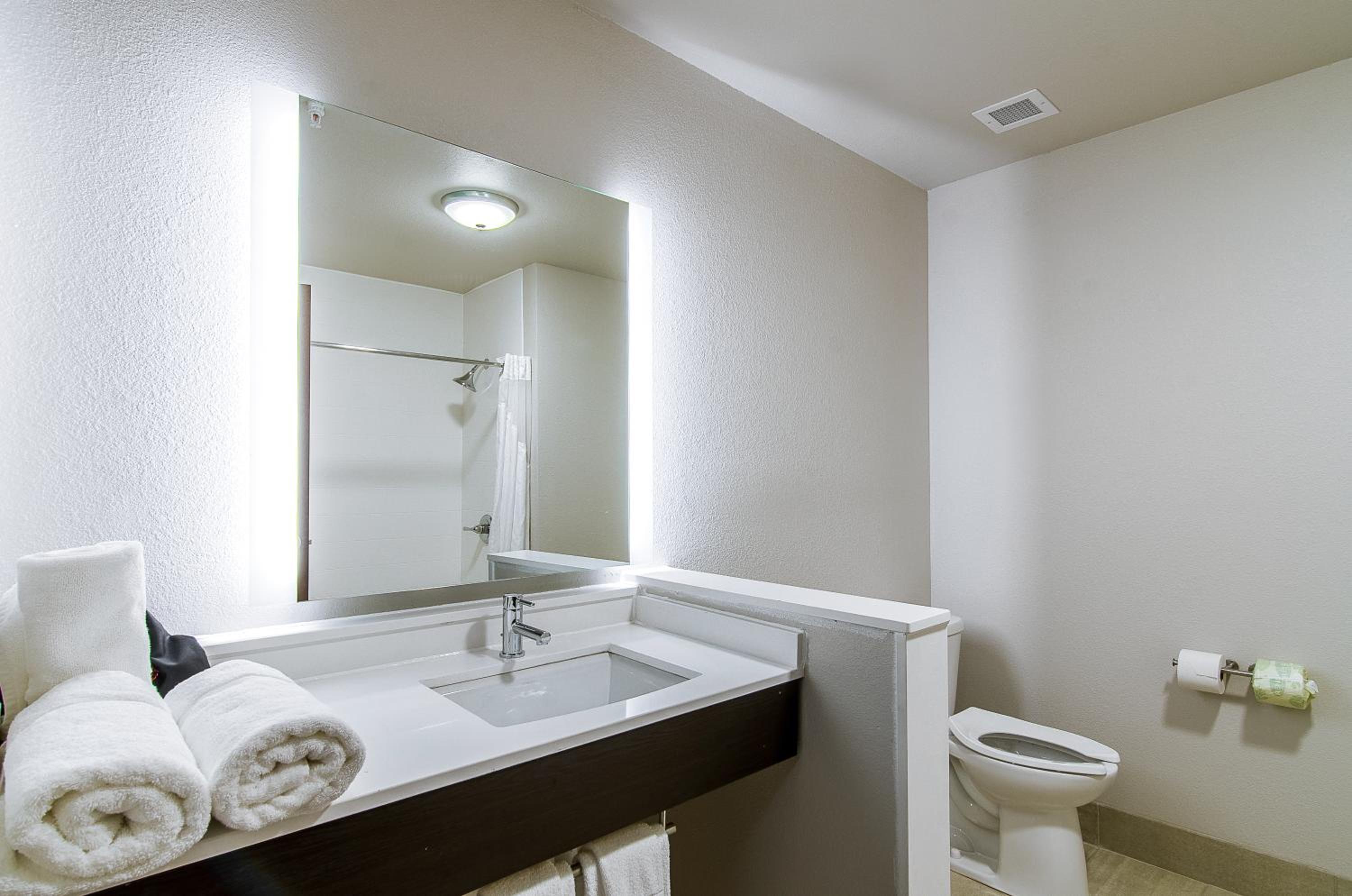 Deluxe King Room - Hearing Accessible