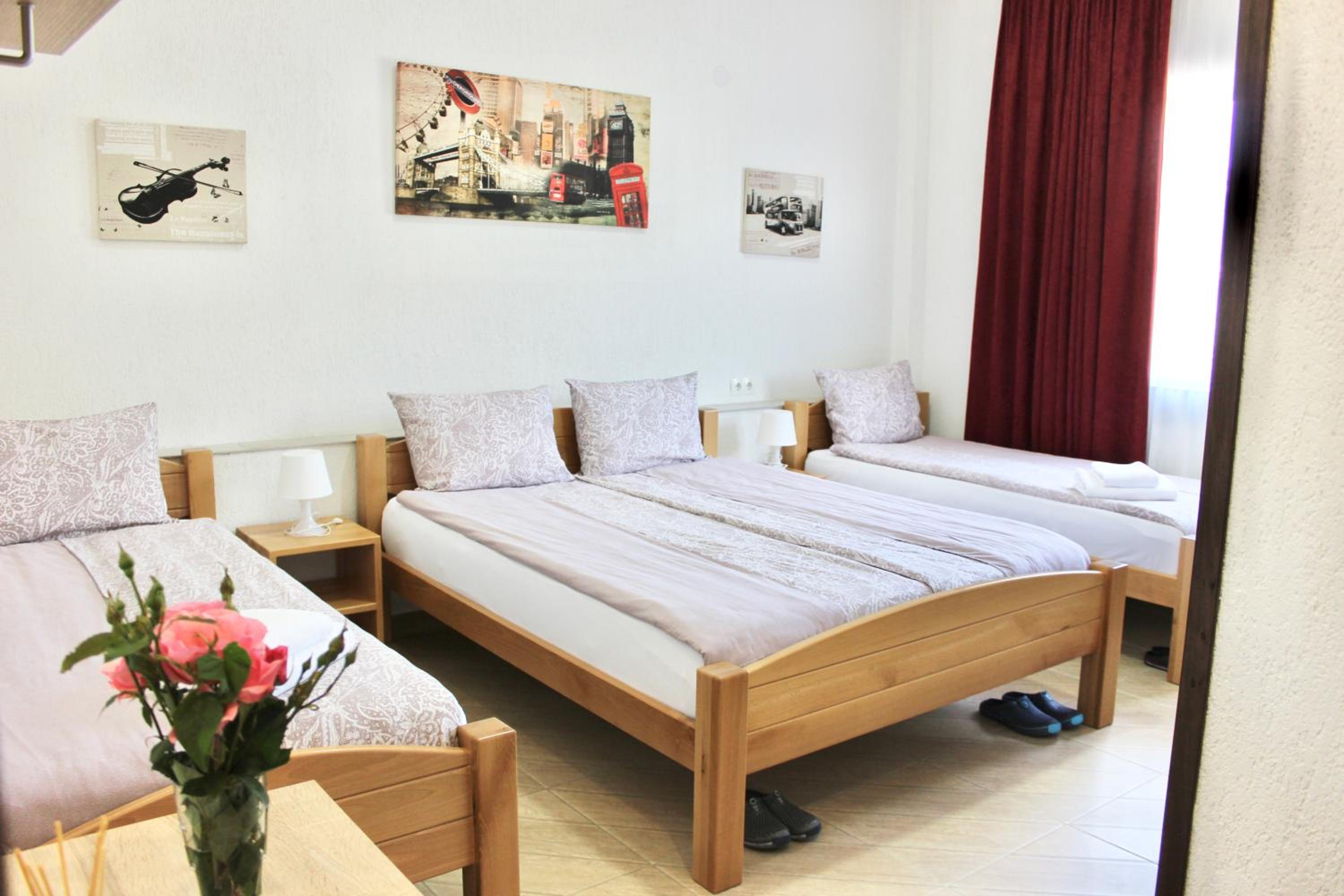Quadruple Room with Private Bathroom photo 1