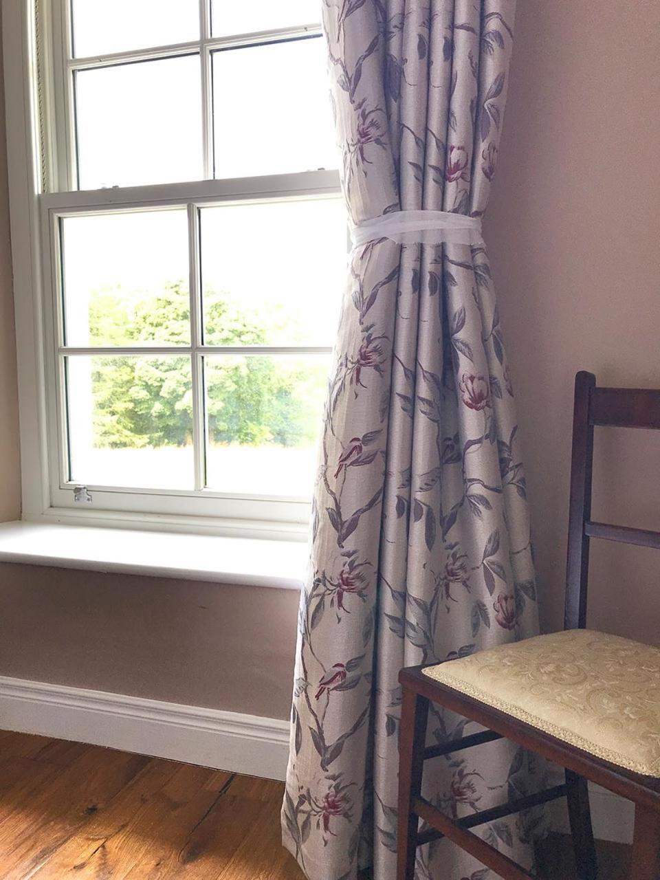 Double or Twin Room with Lake View - Photo 3