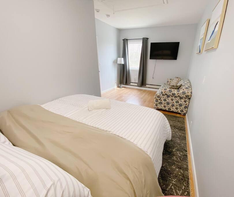 One-Bedroom Apartment - Photo 1