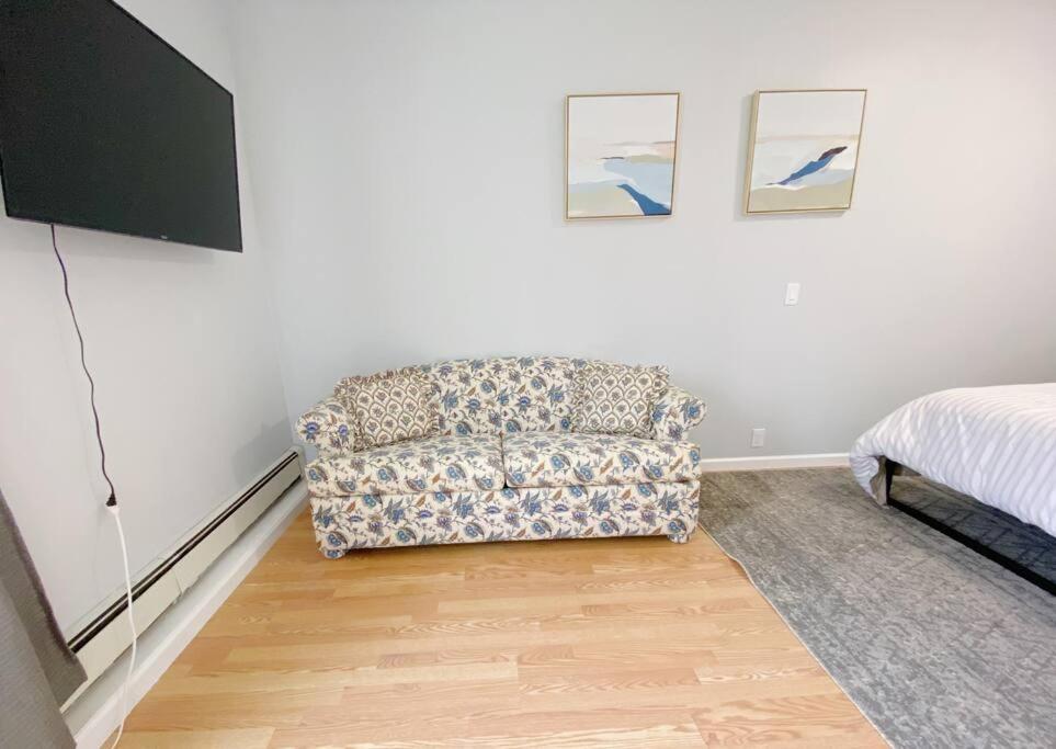 One-Bedroom Apartment - Photo 5