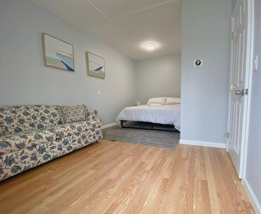 One-Bedroom Apartment - Photo 7