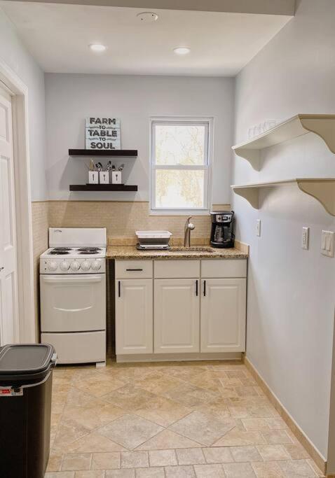 One-Bedroom Apartment - Photo 8