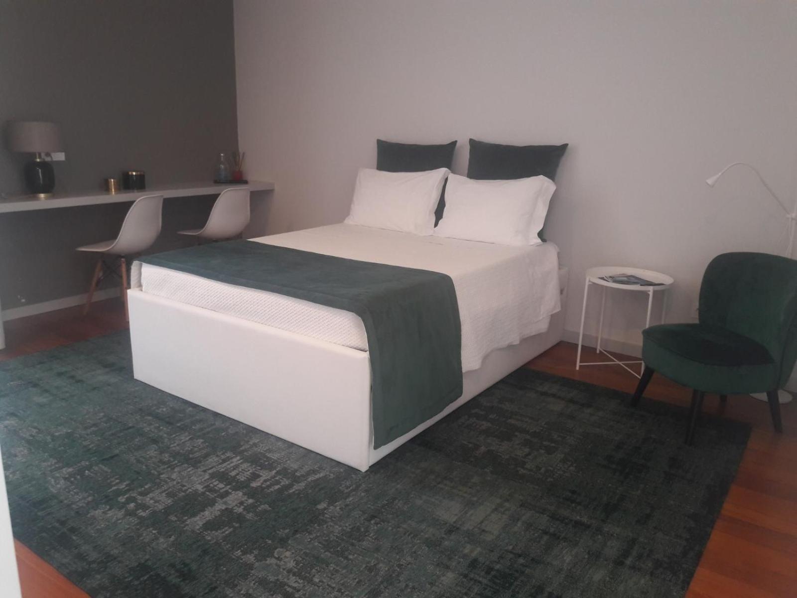 One-Bedroom Apartment - Photo 8