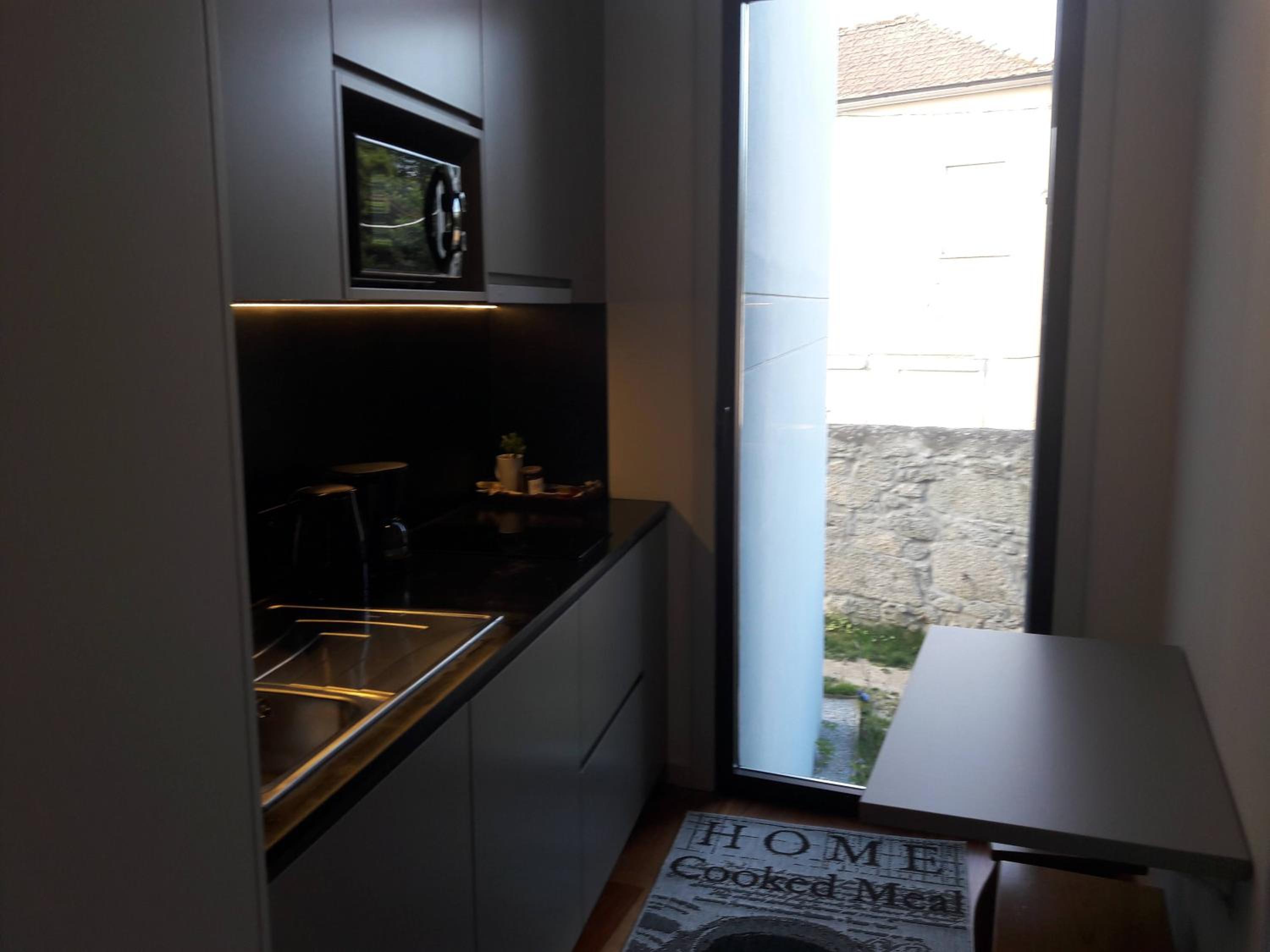 One-Bedroom Apartment - Photo 6