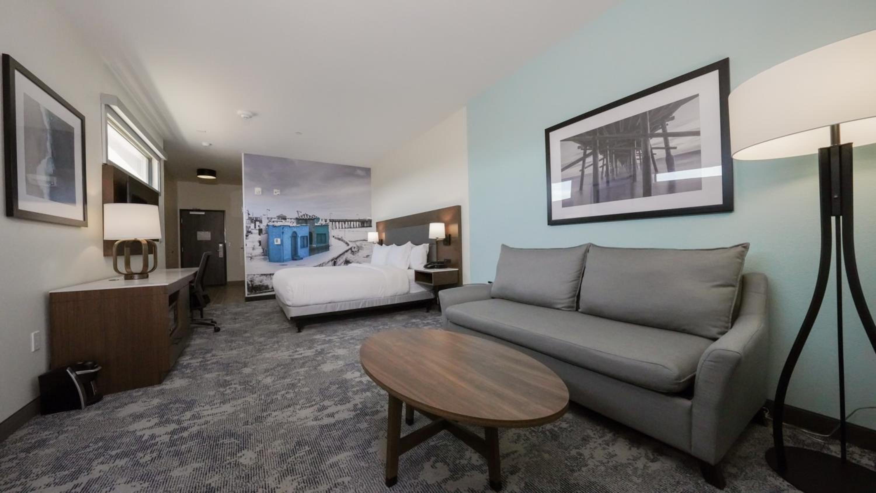 King Suite with Partial Ocean View - Hearing Impaired/Non-Smoking - Photo 3