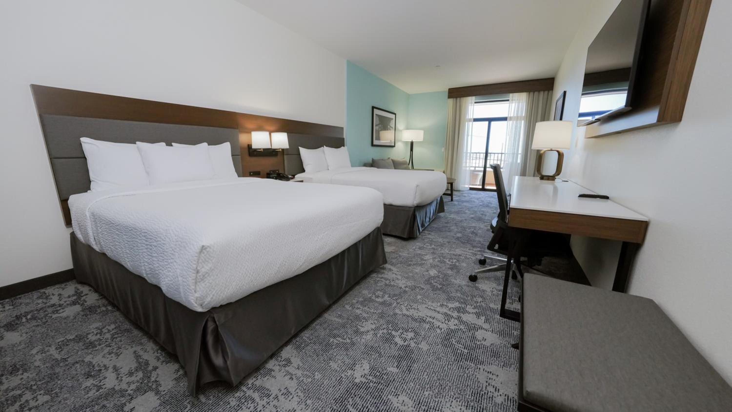 Queen Room with Two Queen Beds and Bath Tub - Mobility Accessible/Non-Smoking - Photo 3