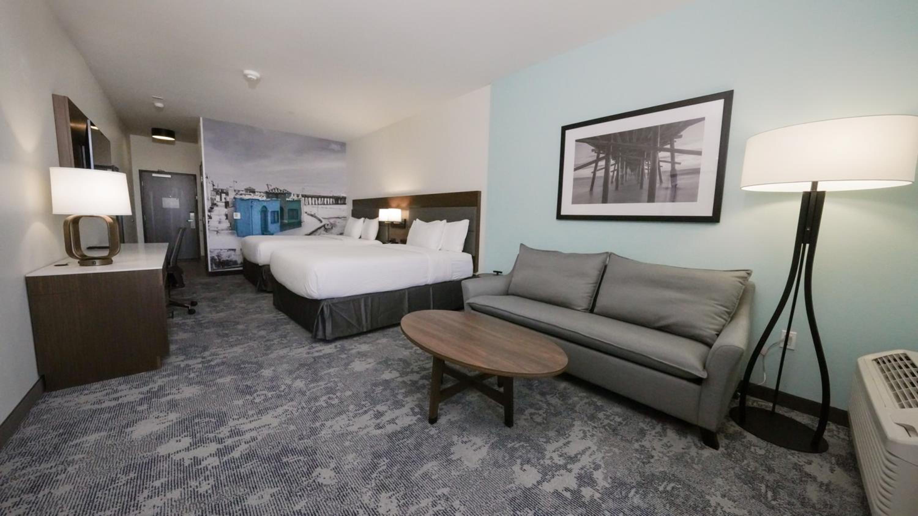 Queen Room with Two Queen Beds and Bath Tub - Mobility Accessible/Non-Smoking - Photo 4
