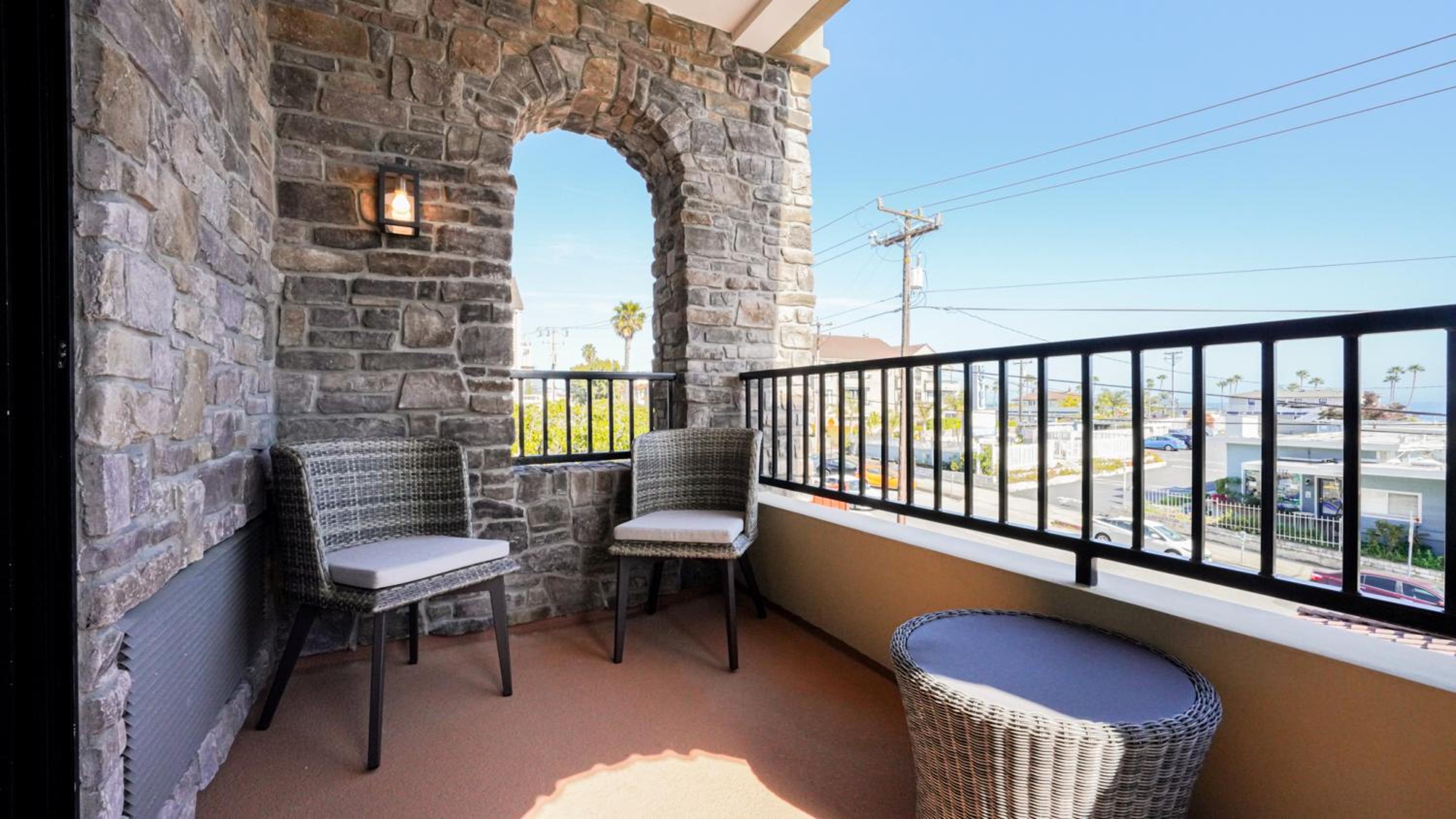 King Suite with Partial Ocean View - Hearing Impaired/Non-Smoking - Photo 4