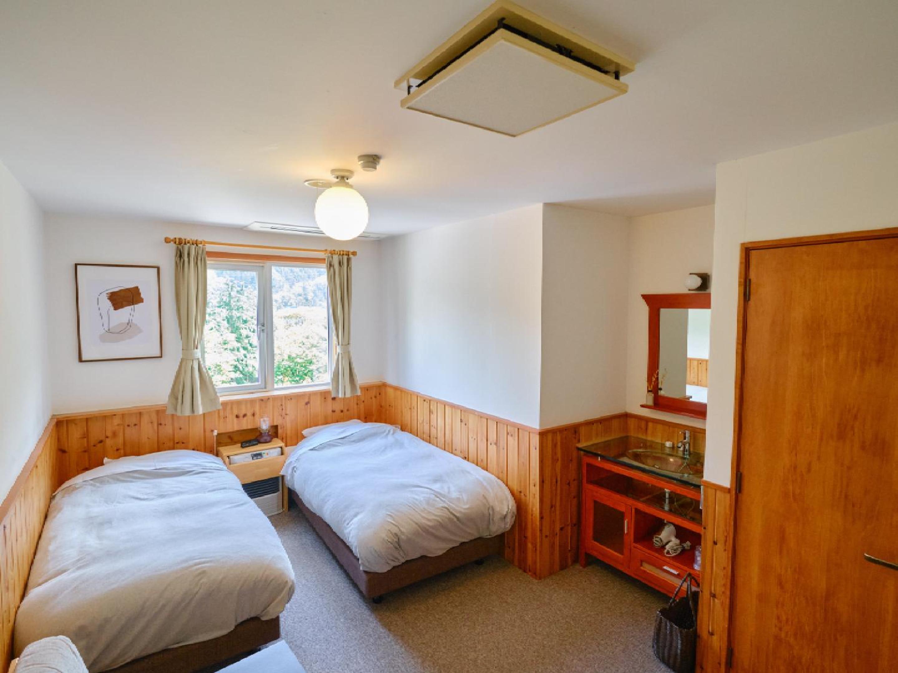 Standard Twin Room - Non-Smoking photo 1