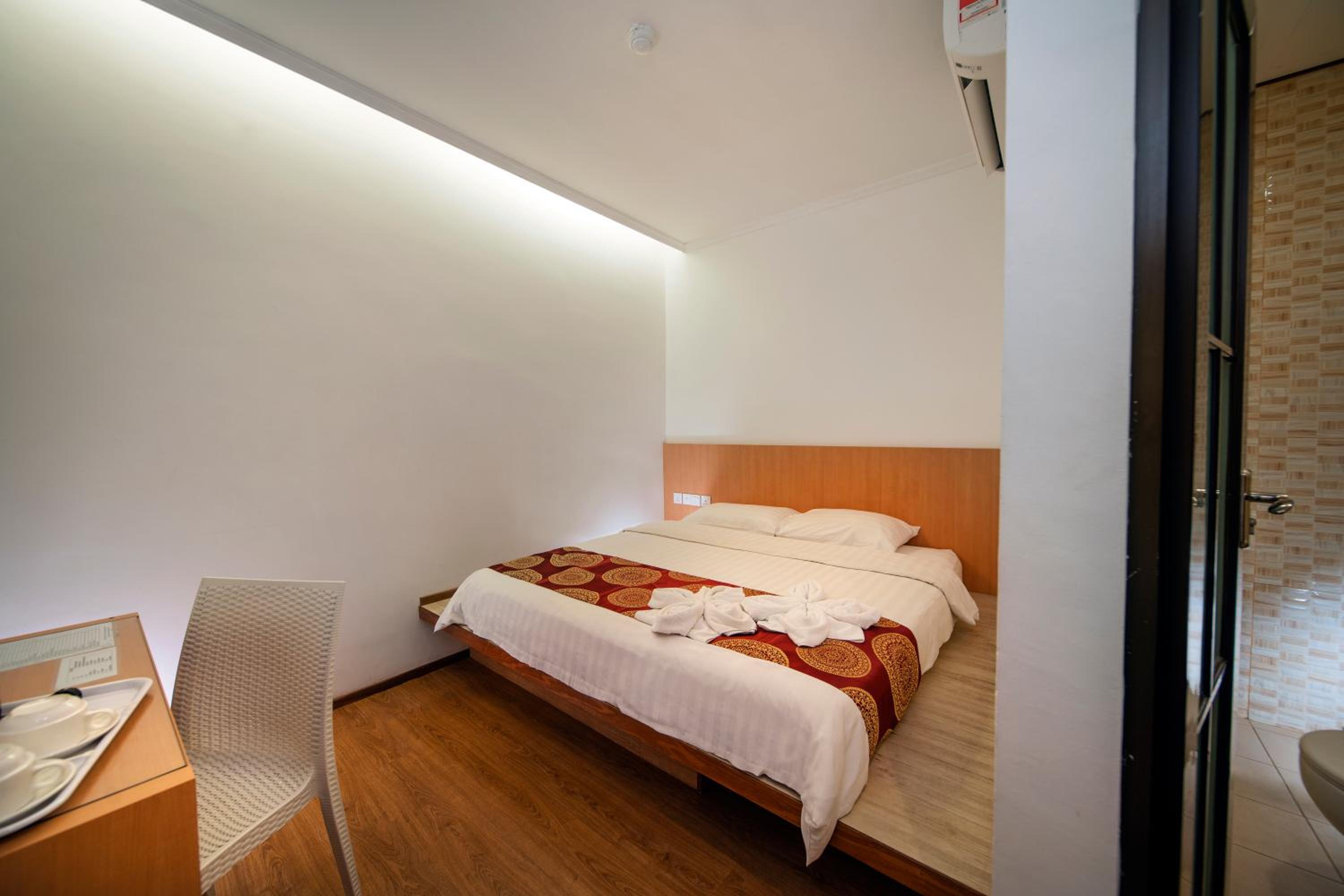 Standard King Room (No Window) photo 2