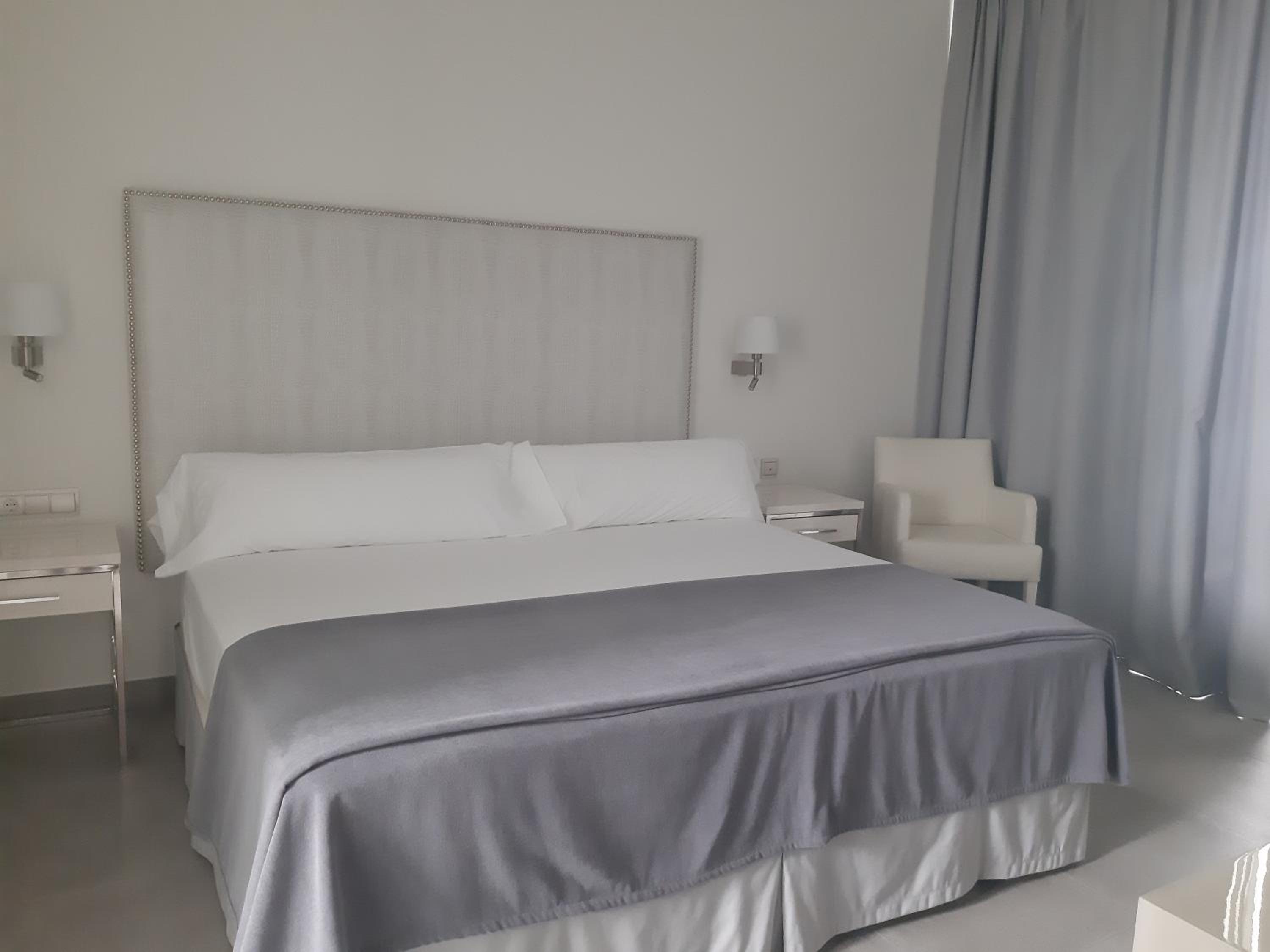 King Room with Garden View photo 2
