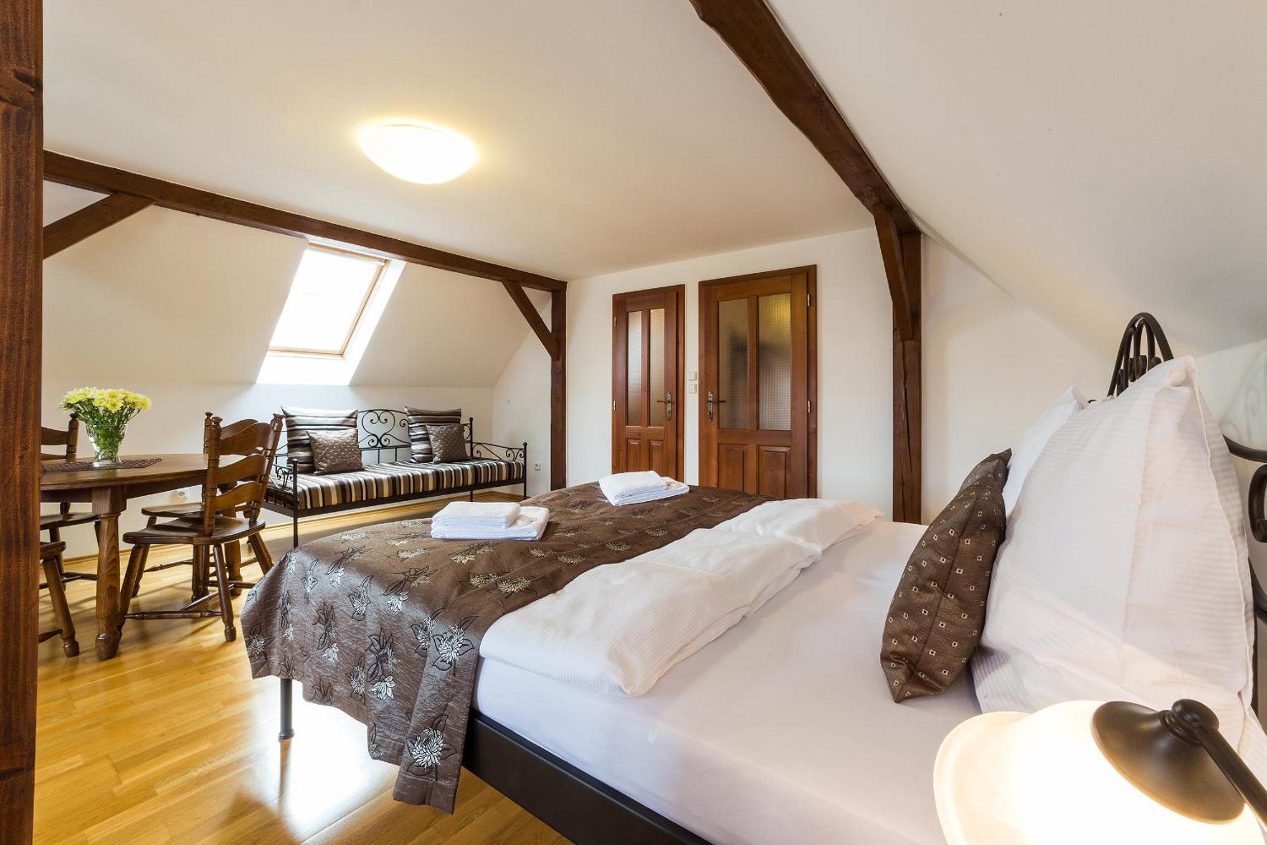 One-Bedroom Apartment with Castle View photo 2